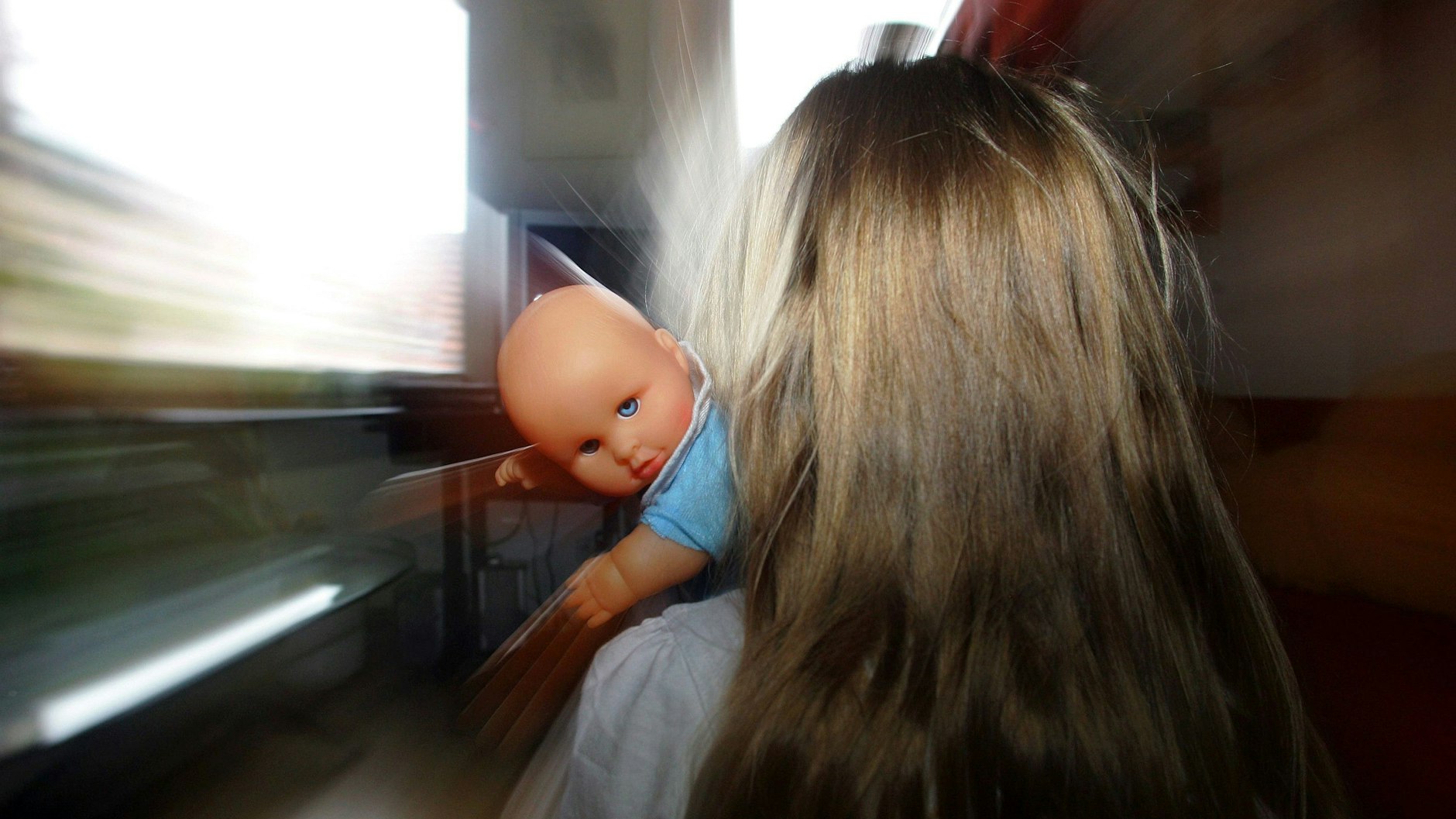 Jeden Tag erfahren Kinder in Berlin Gewalt an einem Ort, an dem sie eigentlich beschützt werden sollen.