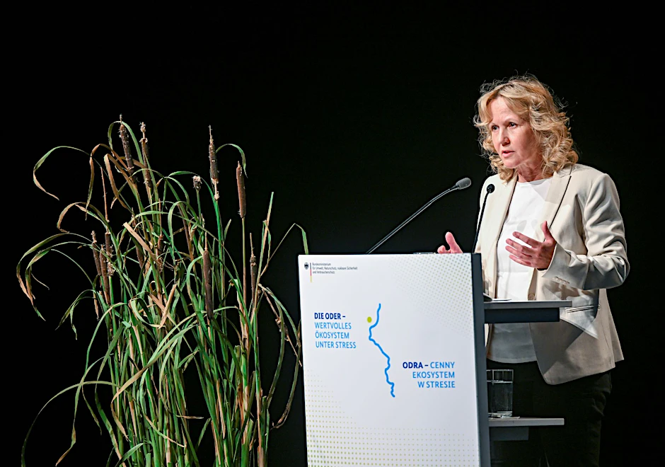 Steffi Lemke (Grüne), Bundesumweltministerin, spricht auf der Oder-Konferenz.  