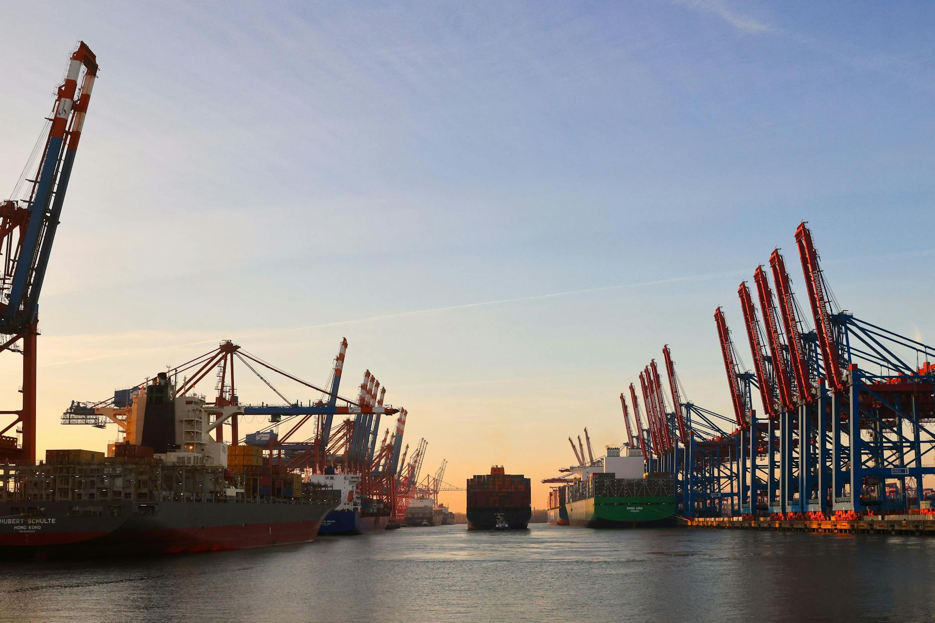 Der Hamburger Hafen ist das Drehkreuz für die deutsche Exportwirtschaft.