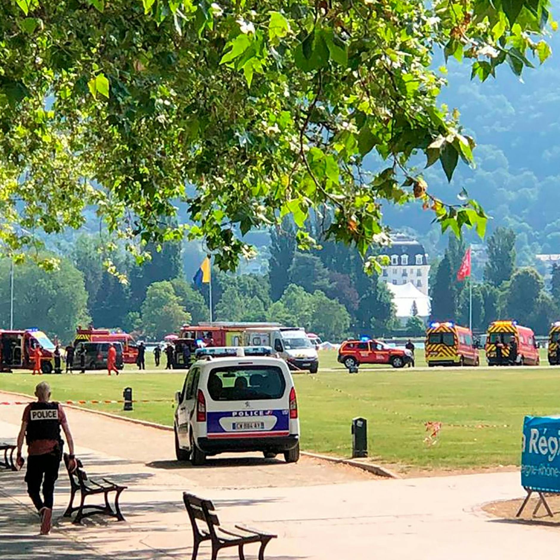 Update! Vier Kinder und ein Mann bei Messerangriff lebensgefährlich verletzt