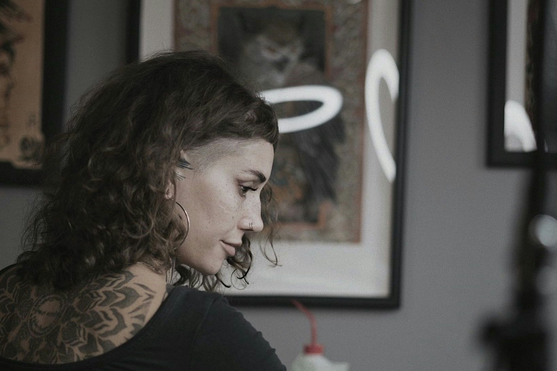 Die Tätowiererin Mila Loba