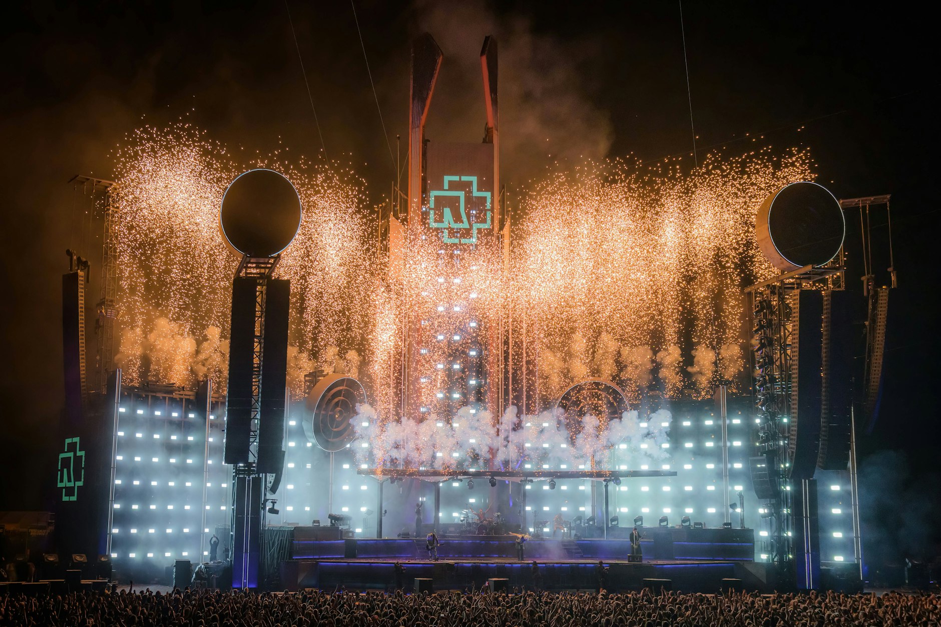 Im dänischen Odense feierten Tausende das Rammstein-Konzert.