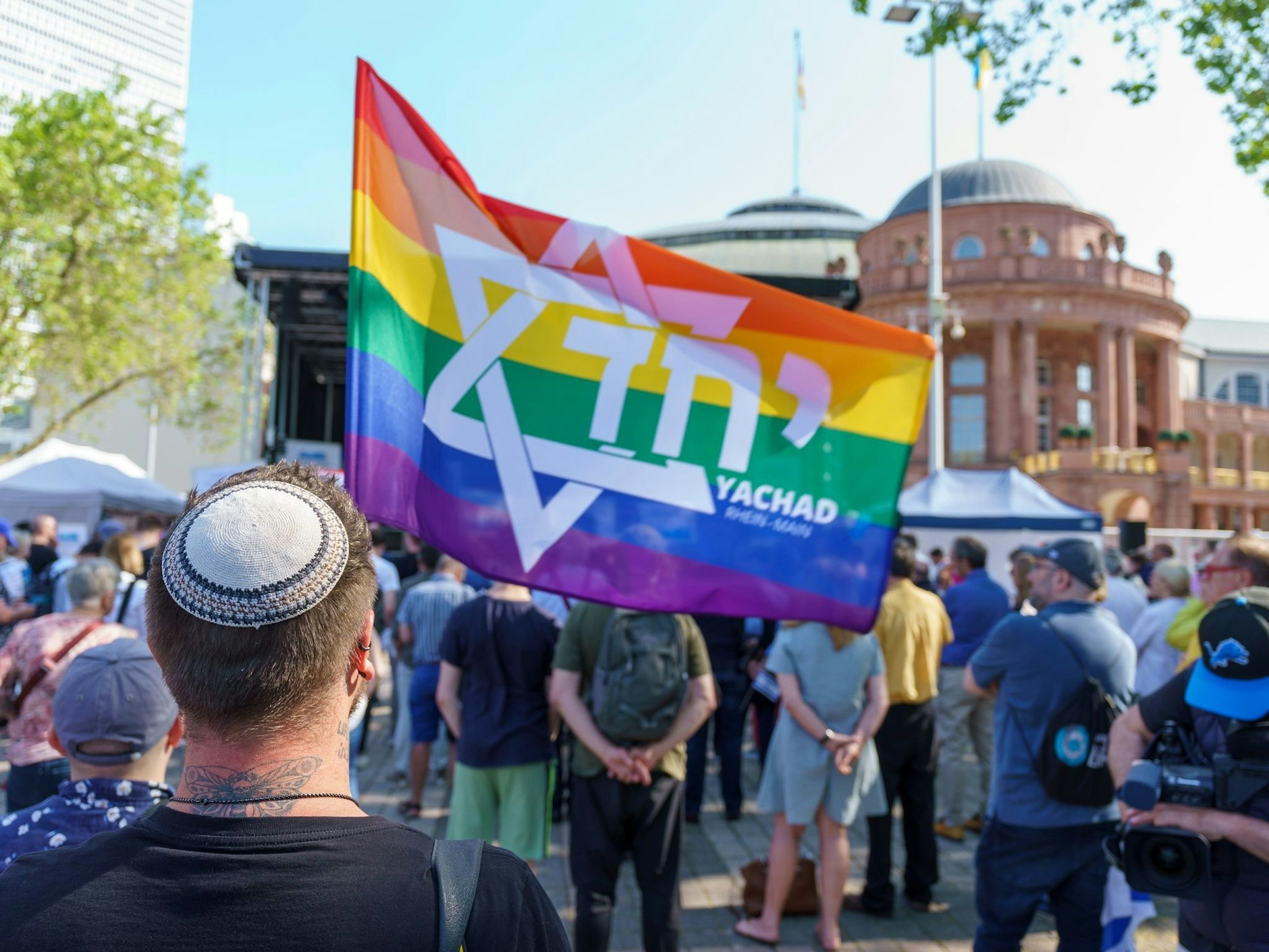 Demonstranten protestieren anlässlich eines Konzerts von Roger Waters in Frankfurt. Der
Pink-Floyd-Mitbegründer wird unter anderem für seine Nähe zur BDS-Kampagne kritisiert, die zum Boykott des Staates Israel und israelischer Produkte wegen des Vorgehens gegen Palästinenser aufruft.  
