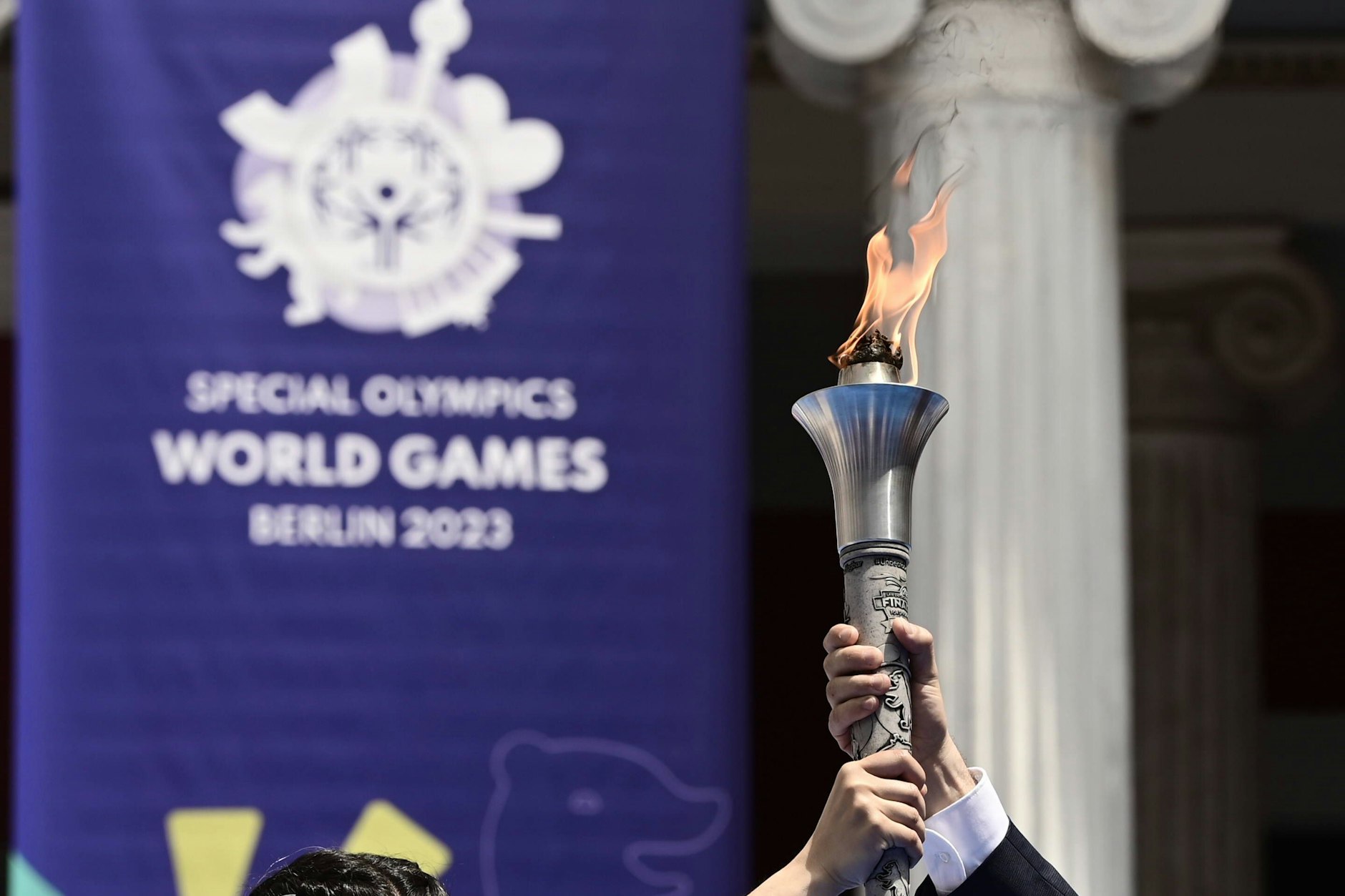 Präsidentin Katerina Sakellaropoulou entzündet die Flamme der Hoffnung für die Special Olympics World Games Berlin 2023 im Zappeio Megaro, Athen.