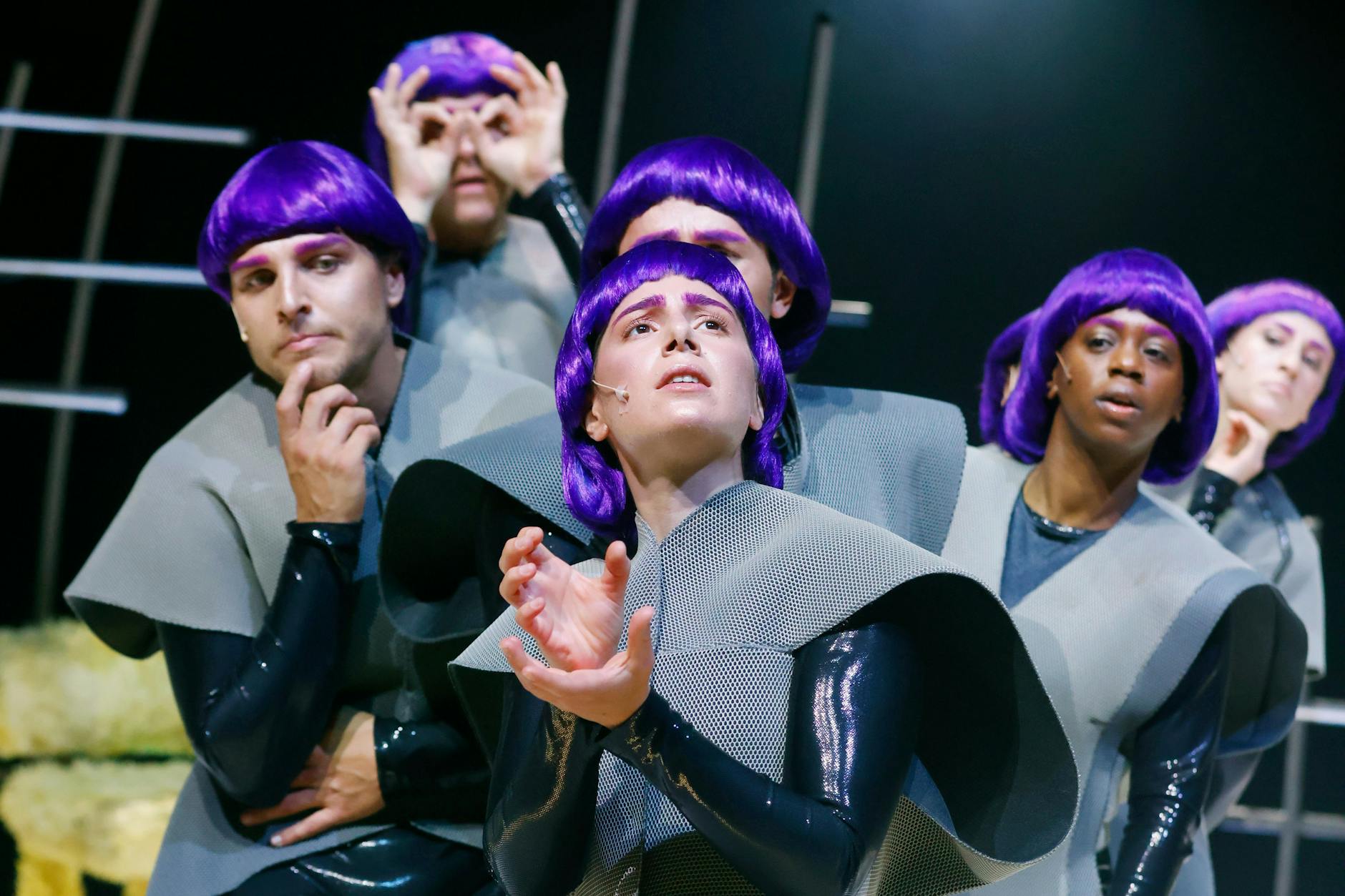 Putzige, lilahaarige Humanoiden bevölkern das Gorki.