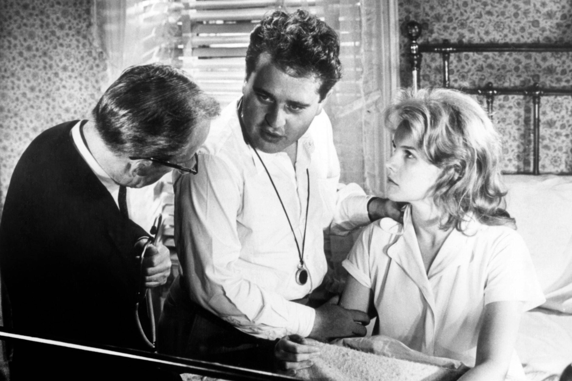 Jack Garfein 1960 am Set von einem Film „Something Wild“. Seine Ehefrau Caroll Baker (rechts) spielte die Hauptrolle.&nbsp;