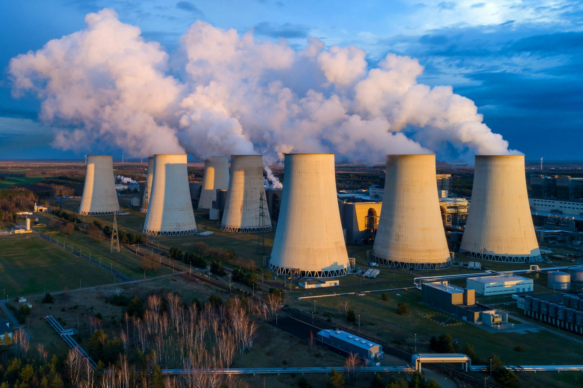 Deutschland/Brandenburg/Jaenschwalde, 30.03.2023, Braunkohlekraftwerk Jaenschwaldeim Lausitzer Kohlerevier