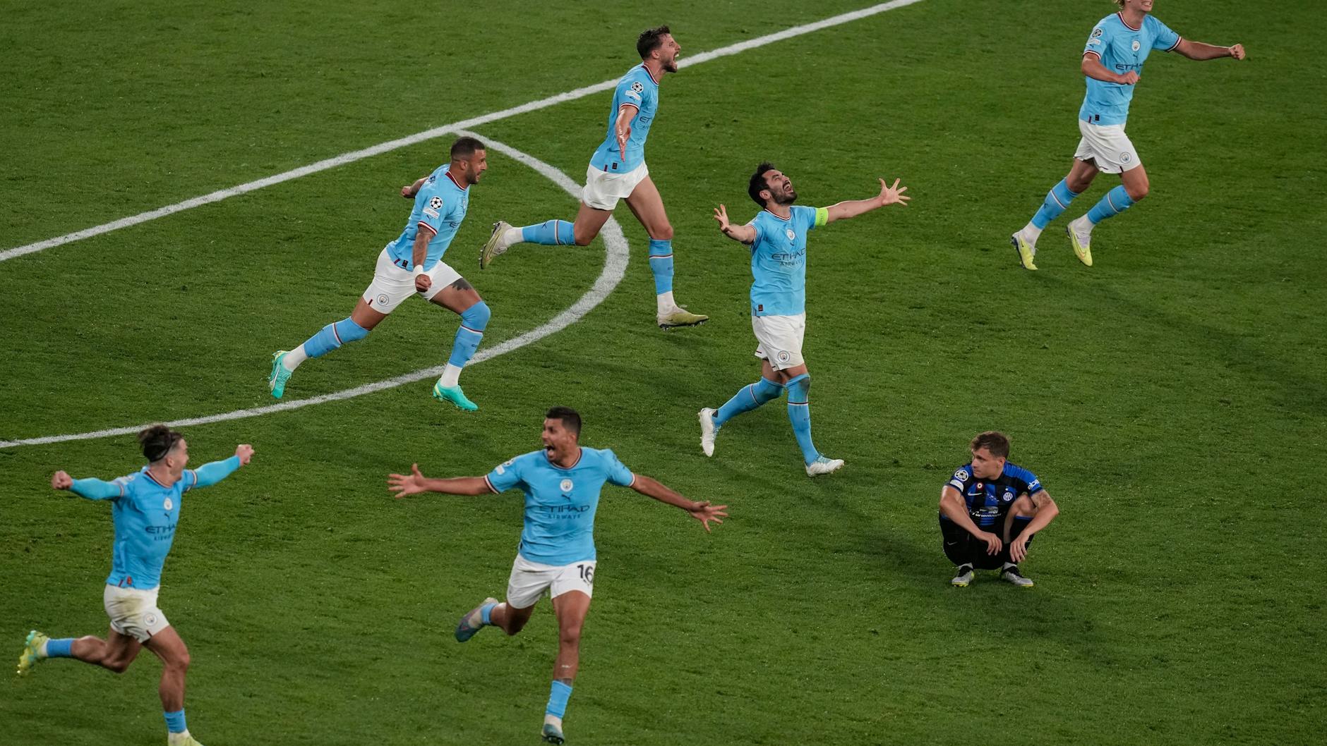 Manchester City-Spieler feiern ihren Sieg kurz nach dem Abpfiff gegen Inter Mailand.