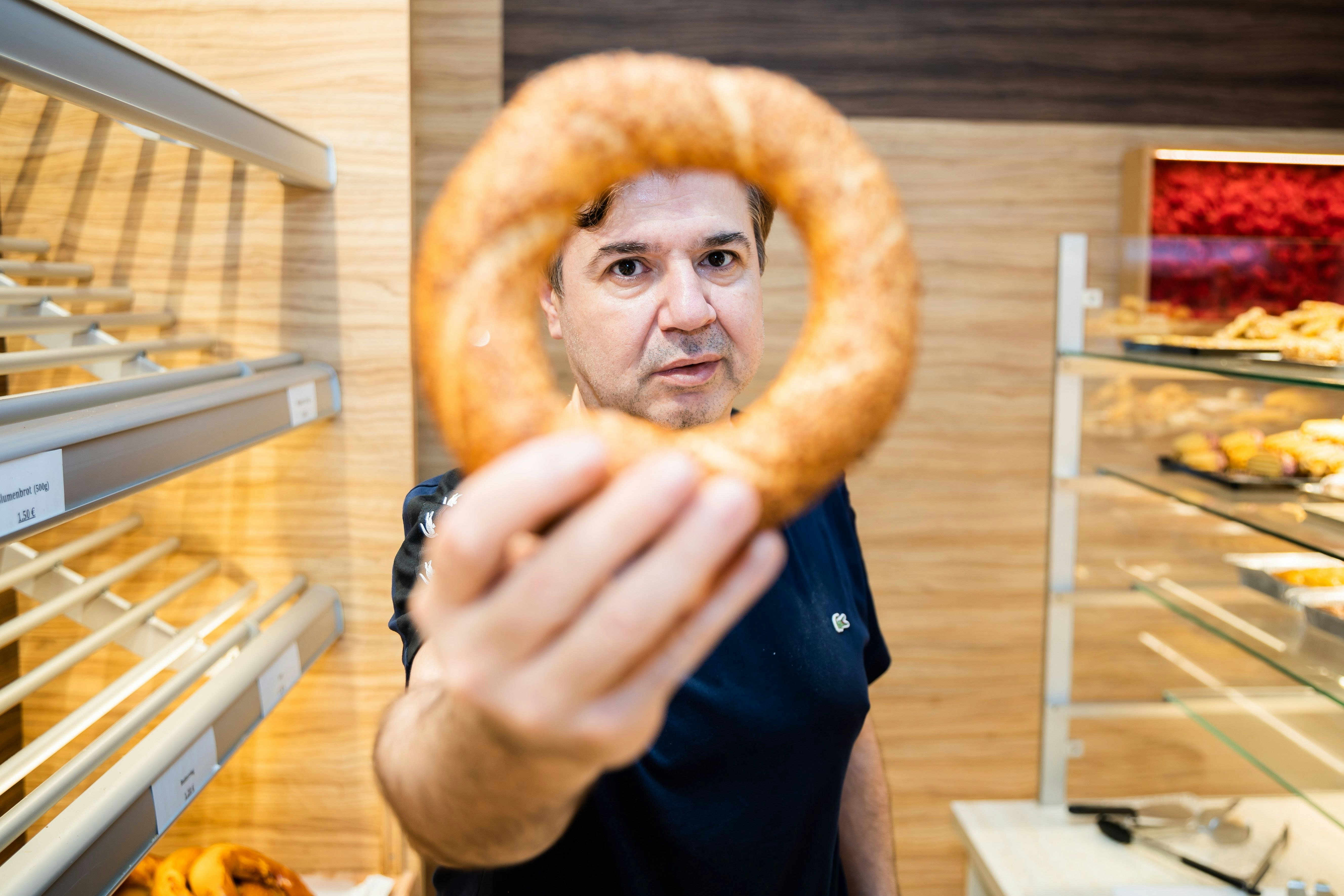 „Außen knusprig, innen fluffig&amp;quot;: Er ist der Berliner Simit-König