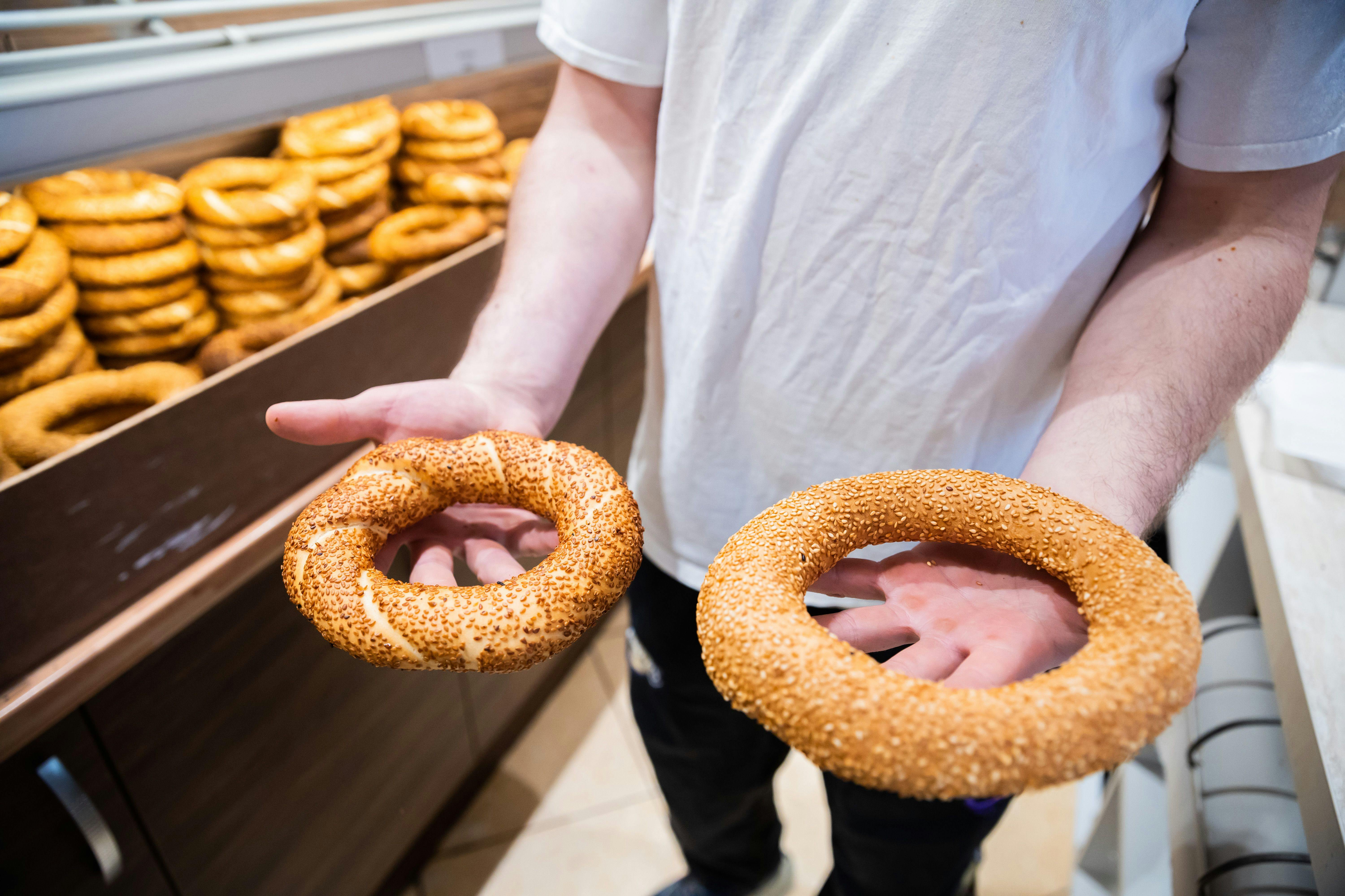 „Außen knusprig, innen fluffig&amp;quot;: Er ist der Berliner Simit-König