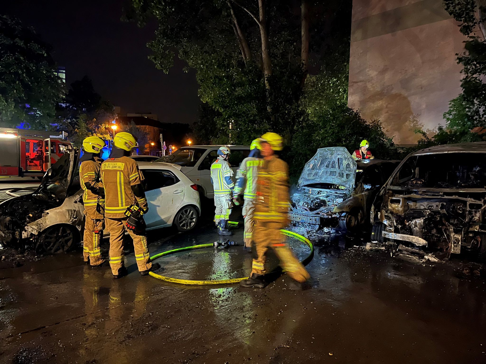 Autobrände In Berlin-Lichtenberg: Verdacht Auf Brandstiftung