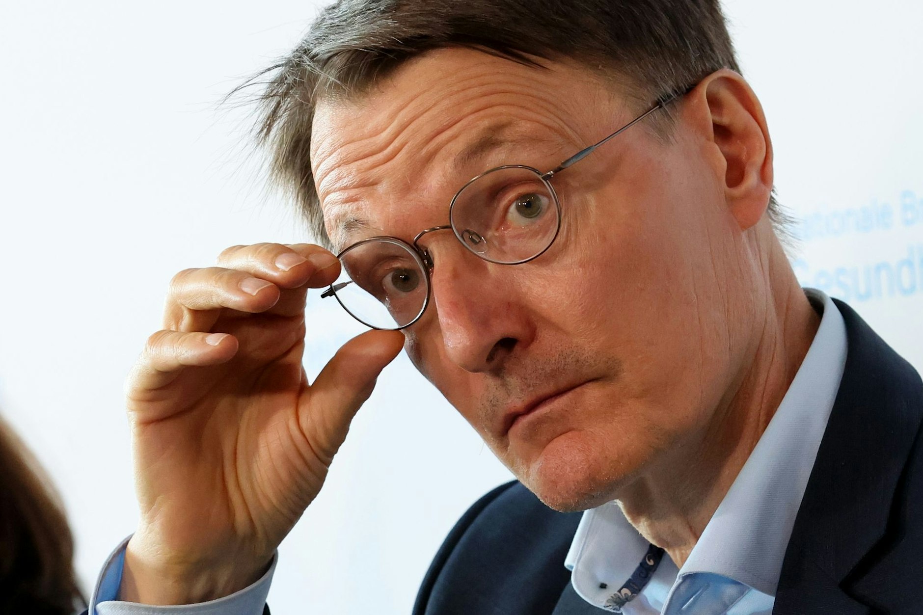 Gesundheitsminister Karl Lauterbach kündigt laut einem Bericht höhere Kassenbeiträge an. 