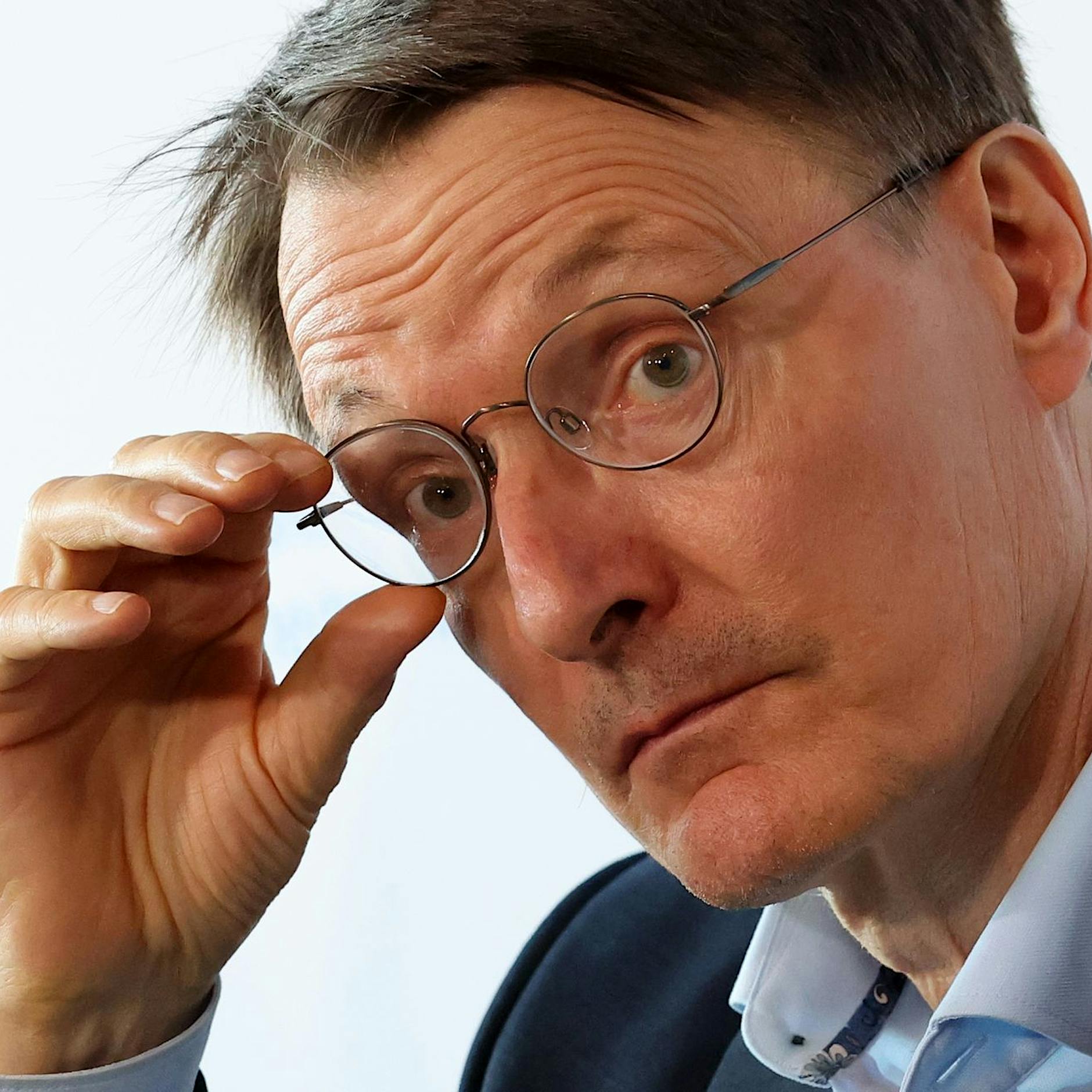 Krankenkassenbeiträge sollen laut Lauterbach im Jahr 2024 steigen