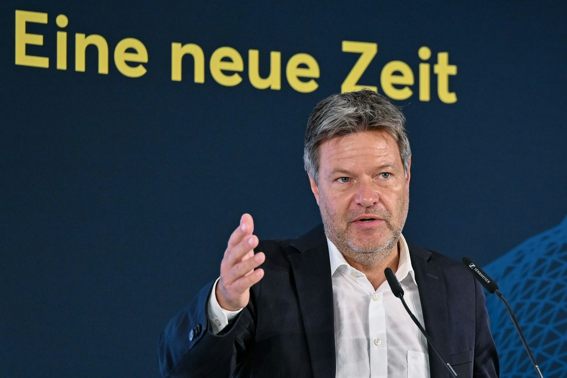 Wirtschaftsminister Robert Habeck (Grüne) auf dem ostdeutschen Wirtschaftsforum am Montag