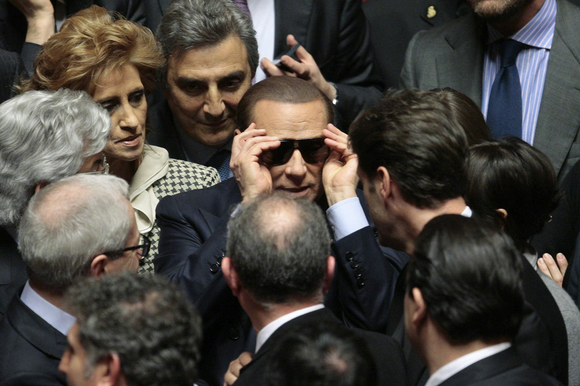 Silvio Berlusconi mit Sonnenbrille im italienischen Senat.