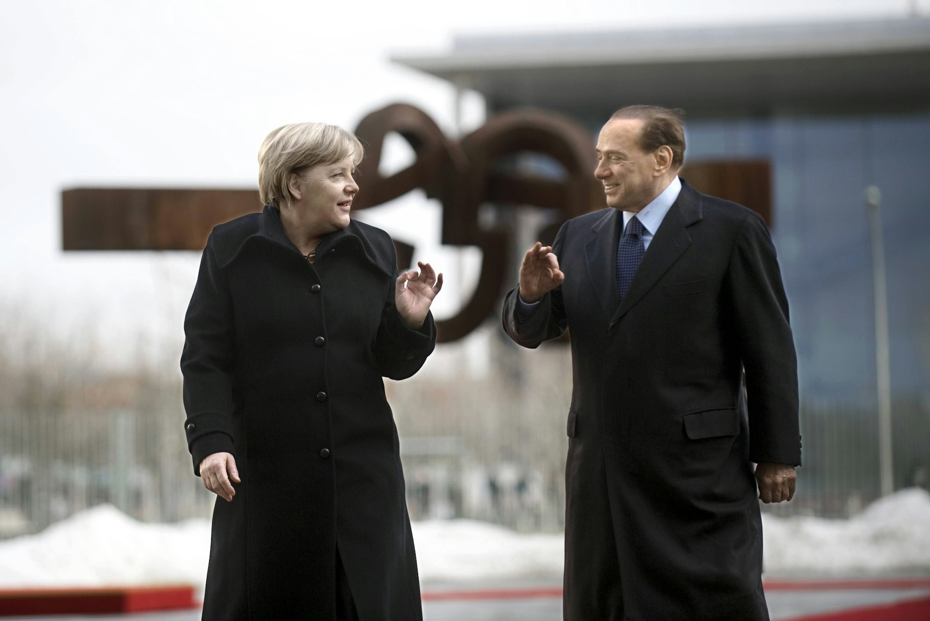 Silvio Berlusconi beim Staatsbesuch im Bundeskanzleramt im Jahr 2011. Hier mit der damaligen Bundeskanzlerin Angela Merkel.