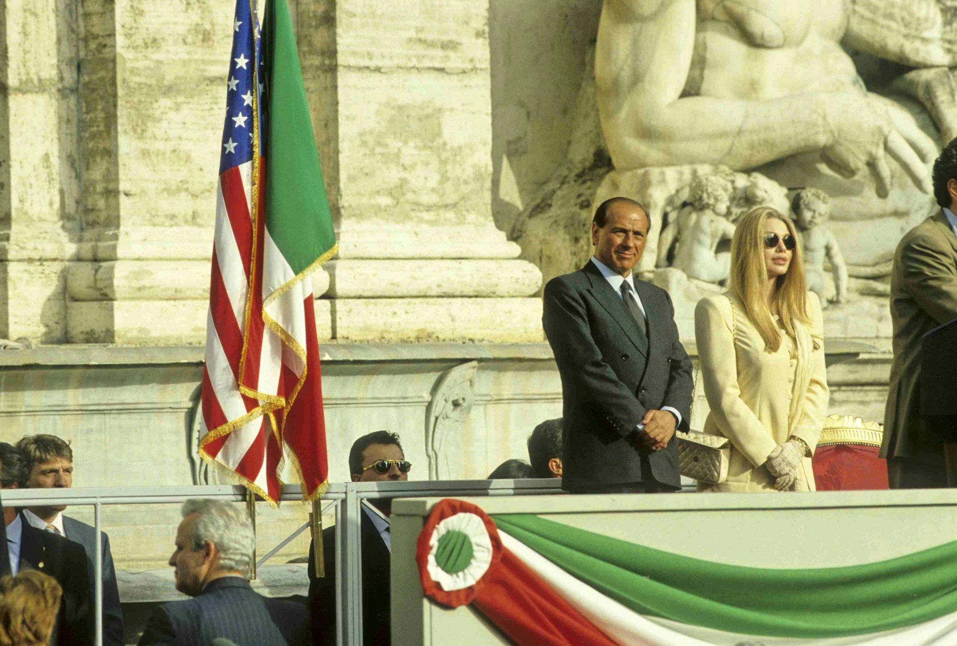 Silvio Berlusconi mit seiner damaligen Ehefrau Veronica Lario, 1994.