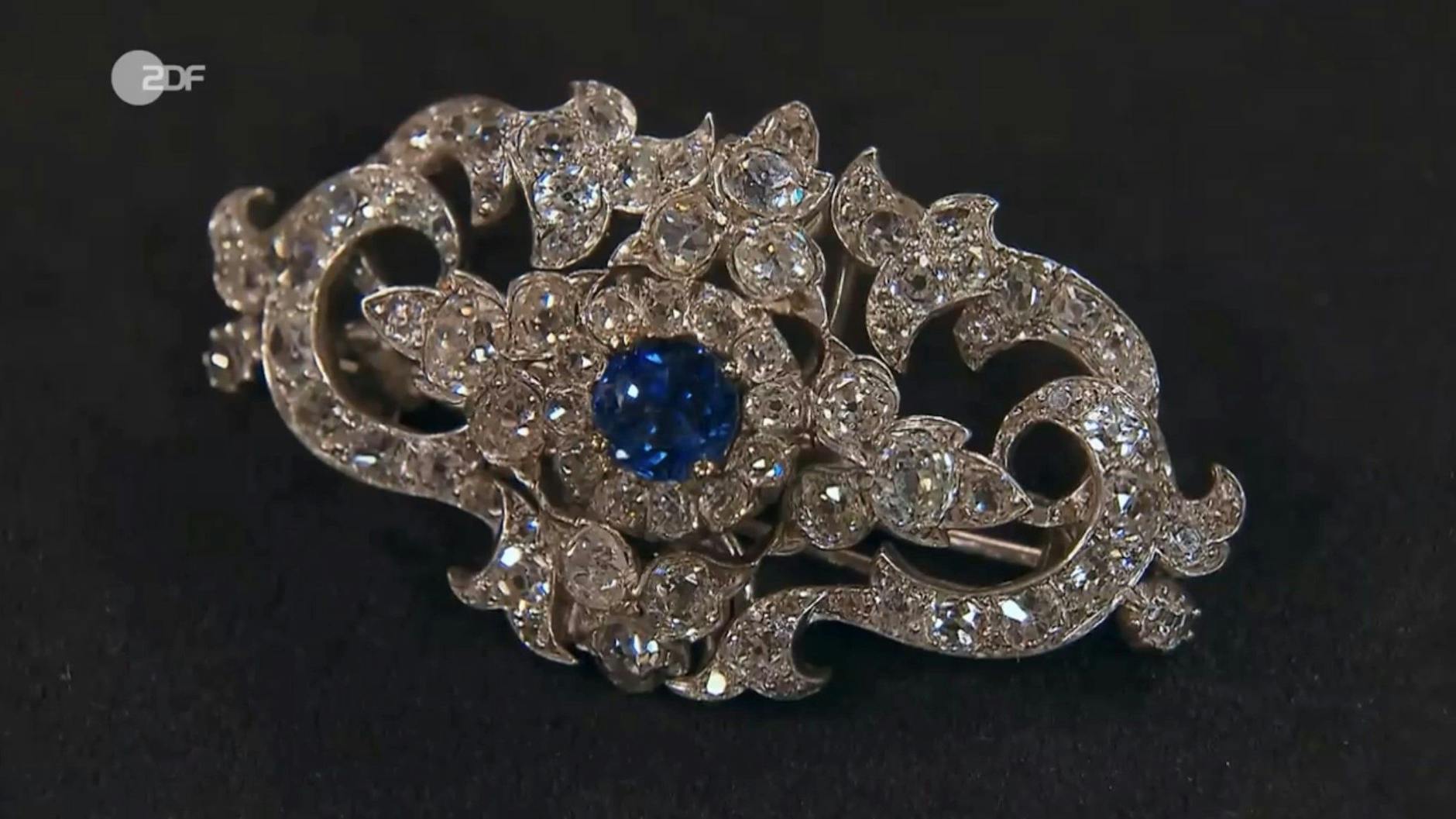 Mit rund fünf Karat Steinen ist die Brosche bei „Bares für Rares“ besetzt.