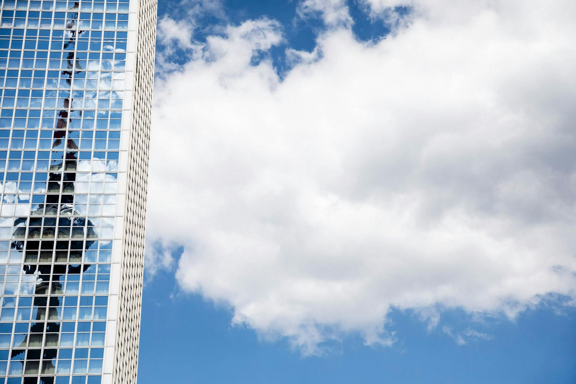 Am Alexanderplatz werden schon mal 39 Grad im Schatten gemessen.