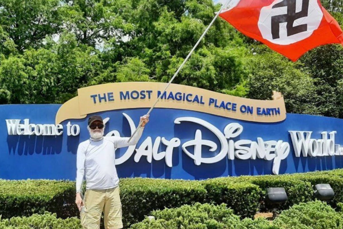 Vor dem Disney World Resort in Florida demonstrierte am Wochenende eine Gruppe Neonazis.