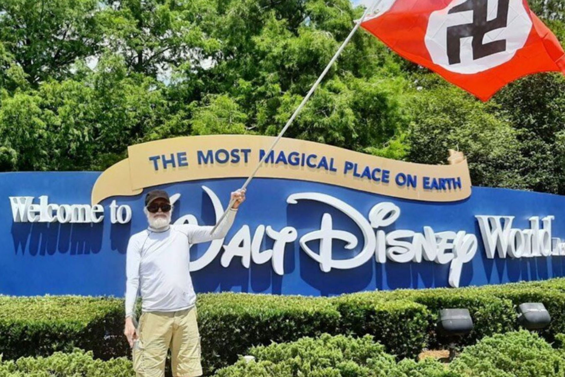 Vor dem Disney World Resort in Florida demonstrierte am Wochenende eine Gruppe Neonazis.