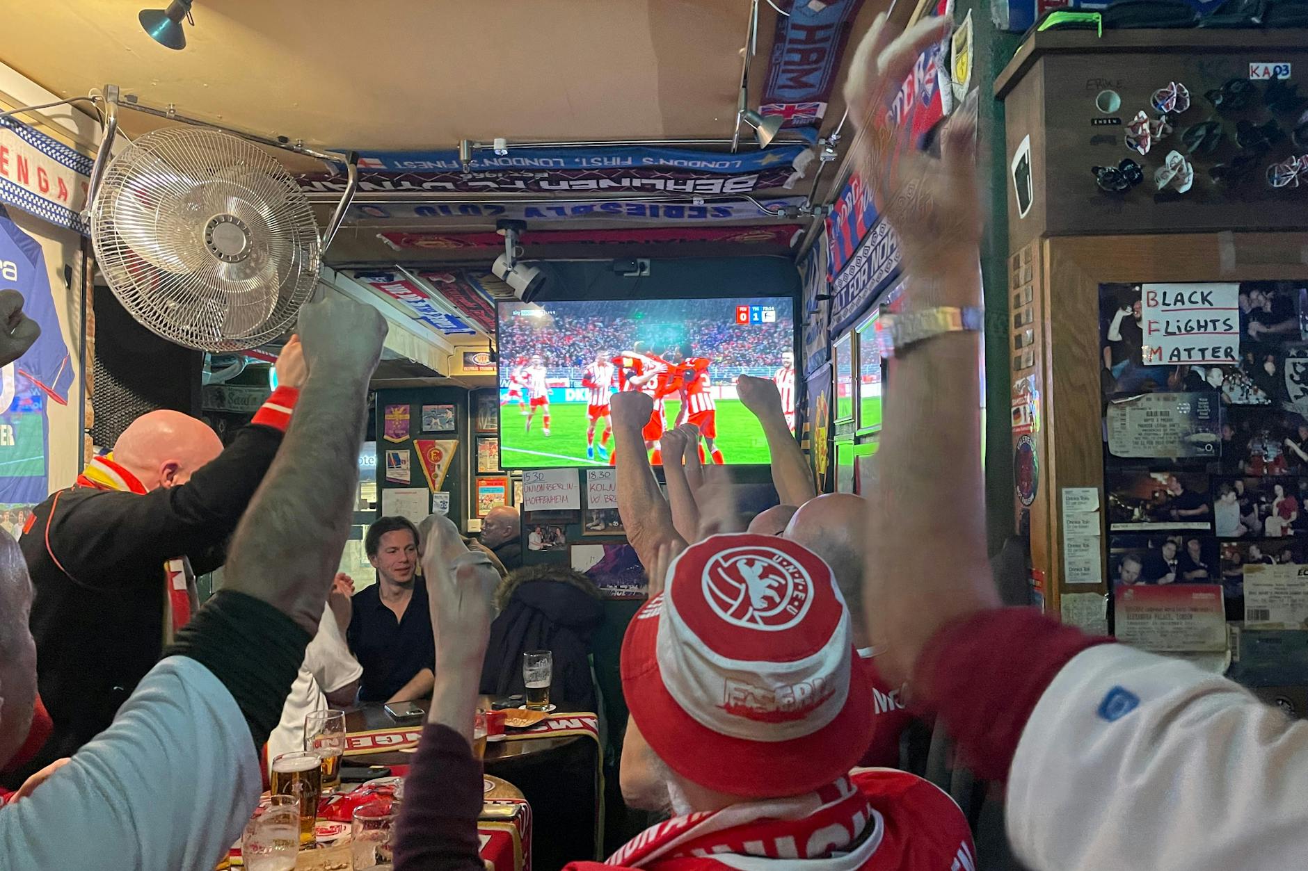 Eng ist es im Bohemen Sportspub – und laut, wenn Union spielt.