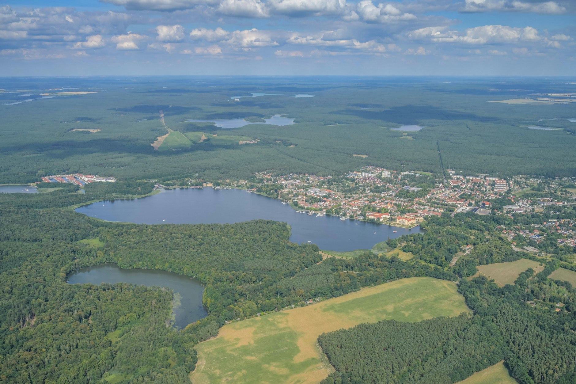 Waldbrand in Brandenburg: Vier Hektar Wald brennen bei Rheinsberg
