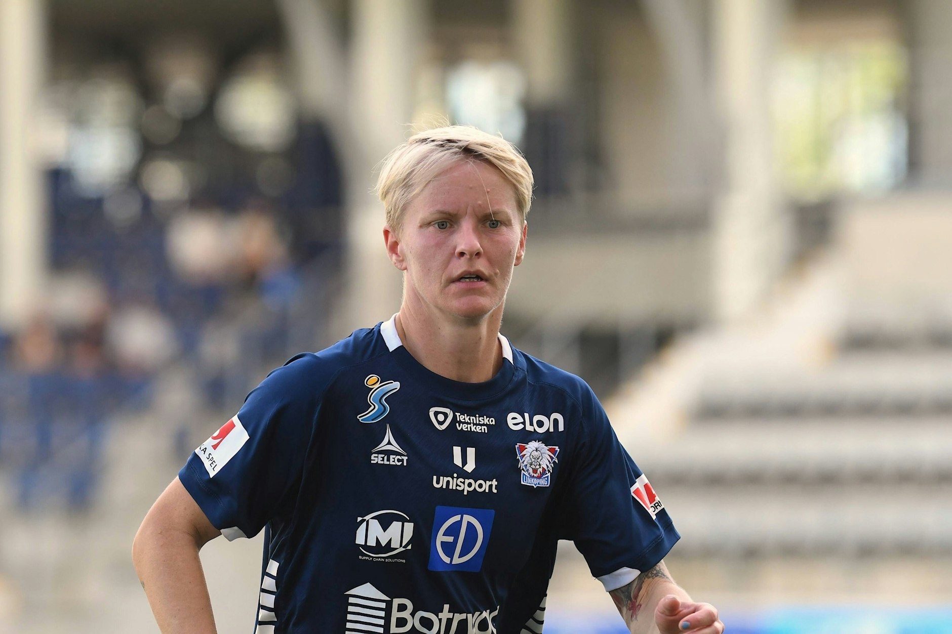 Die frühere Fußballspielerin Nilla Fischer berichtet von fragwürdigen Untersuchungen.