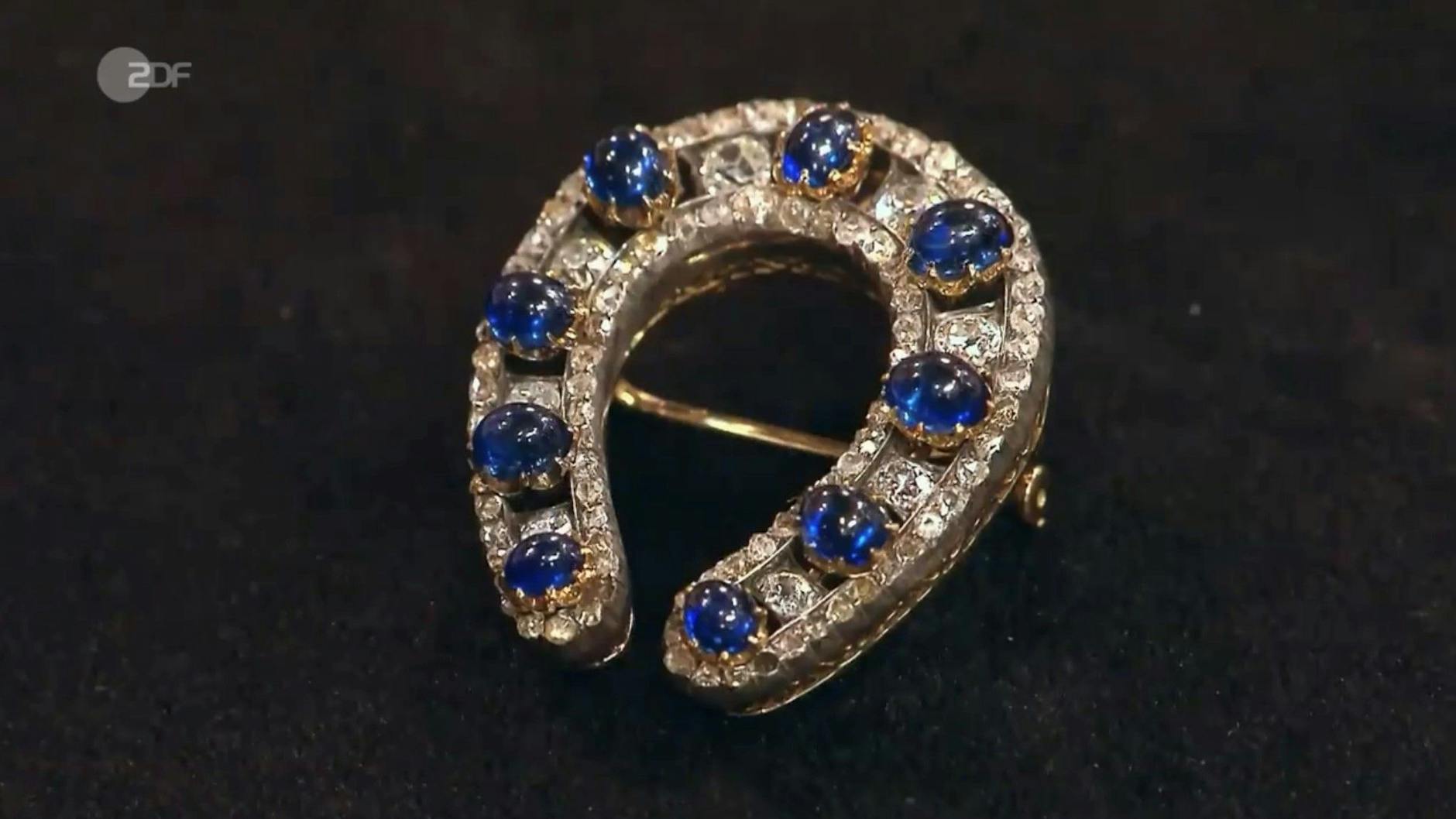 Diese Hufeisen-Brosche steht bei „Bares für Rares“ zum Verkauf.