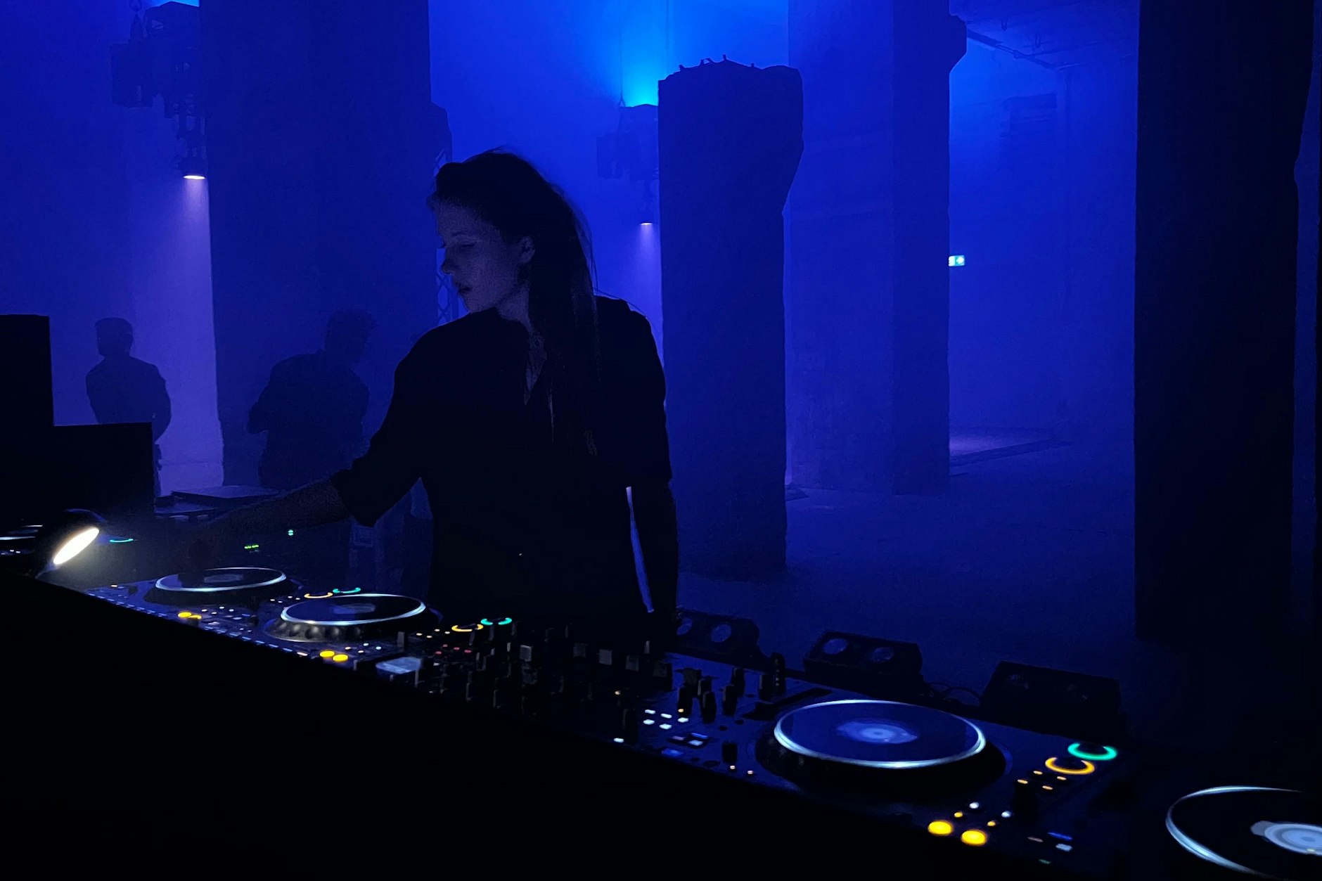 Techno-Star Charlotte de Witte legte zur Saint-Laurent-Party im Kraftwerk auf.