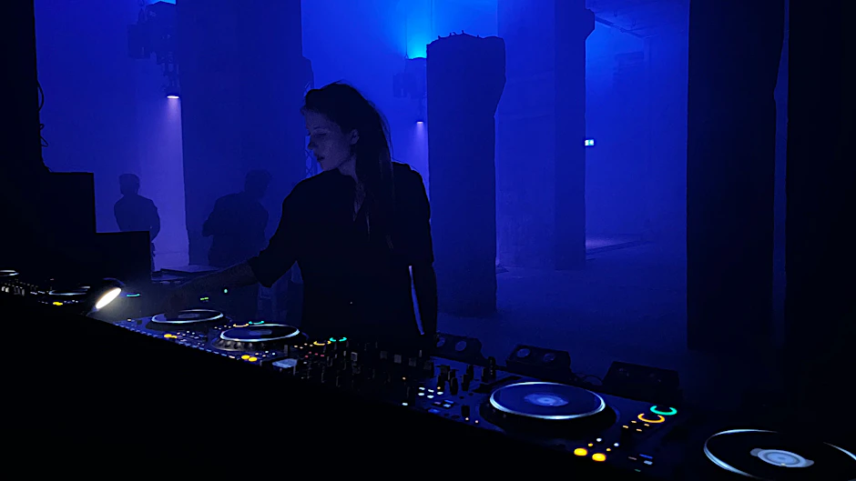 Techno-Star Charlotte de Witte legte zur Saint-Laurent-Party im Kraftwerk auf.