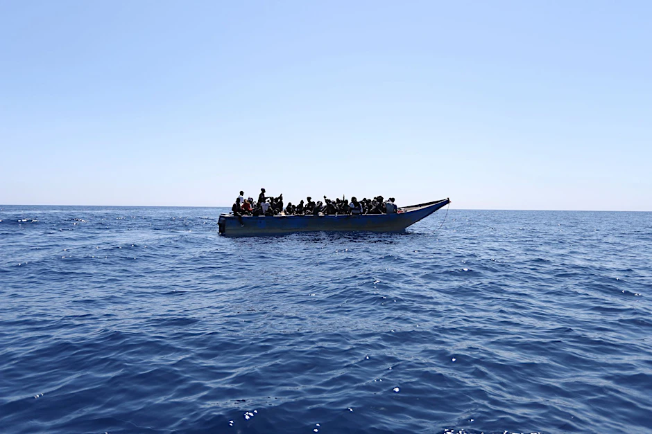 Flüchtlinge auf einem Boot auf dem Mittelmeer