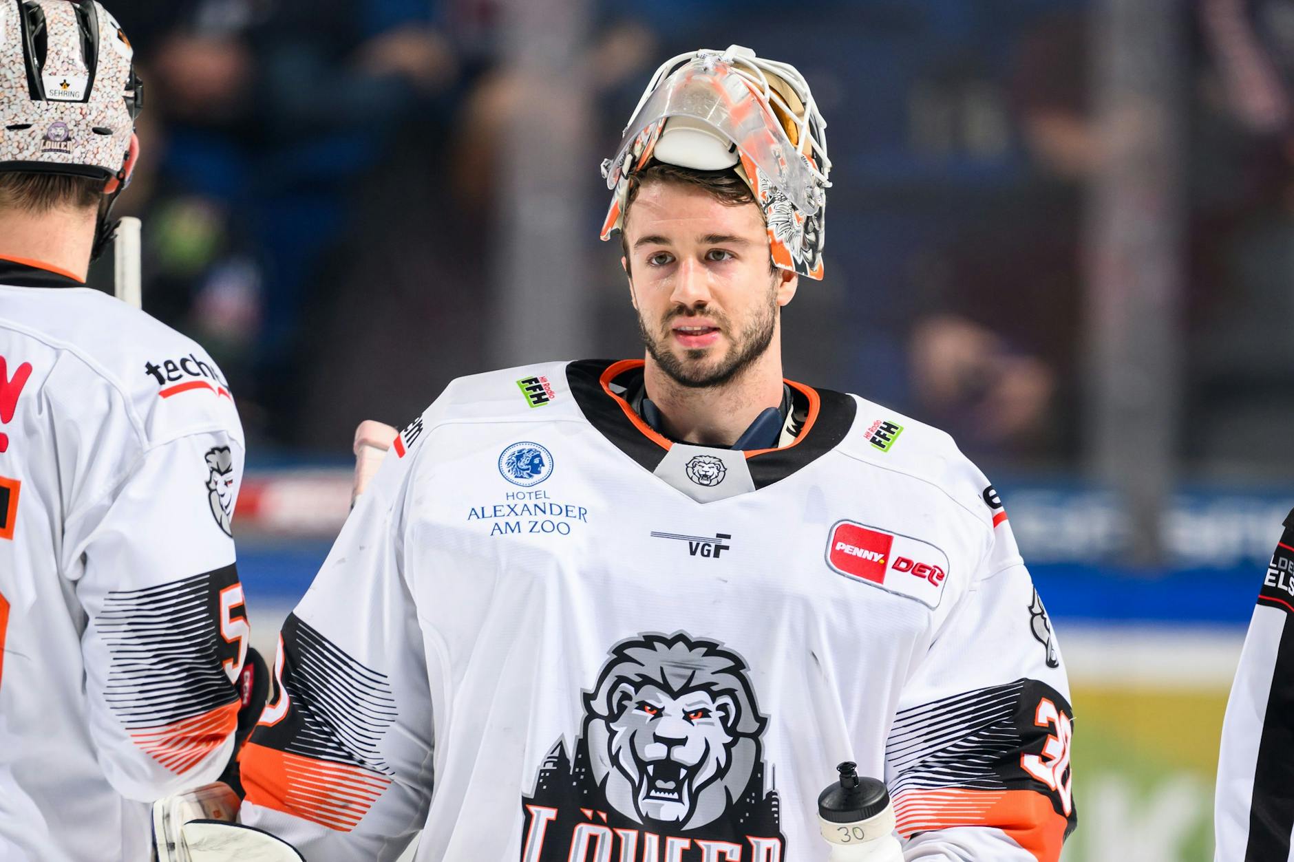 Torwart Jake Hildebrand wechselt von DEL-Konkurrent Löwen Frankfurt zu den Eisbären Berlin.