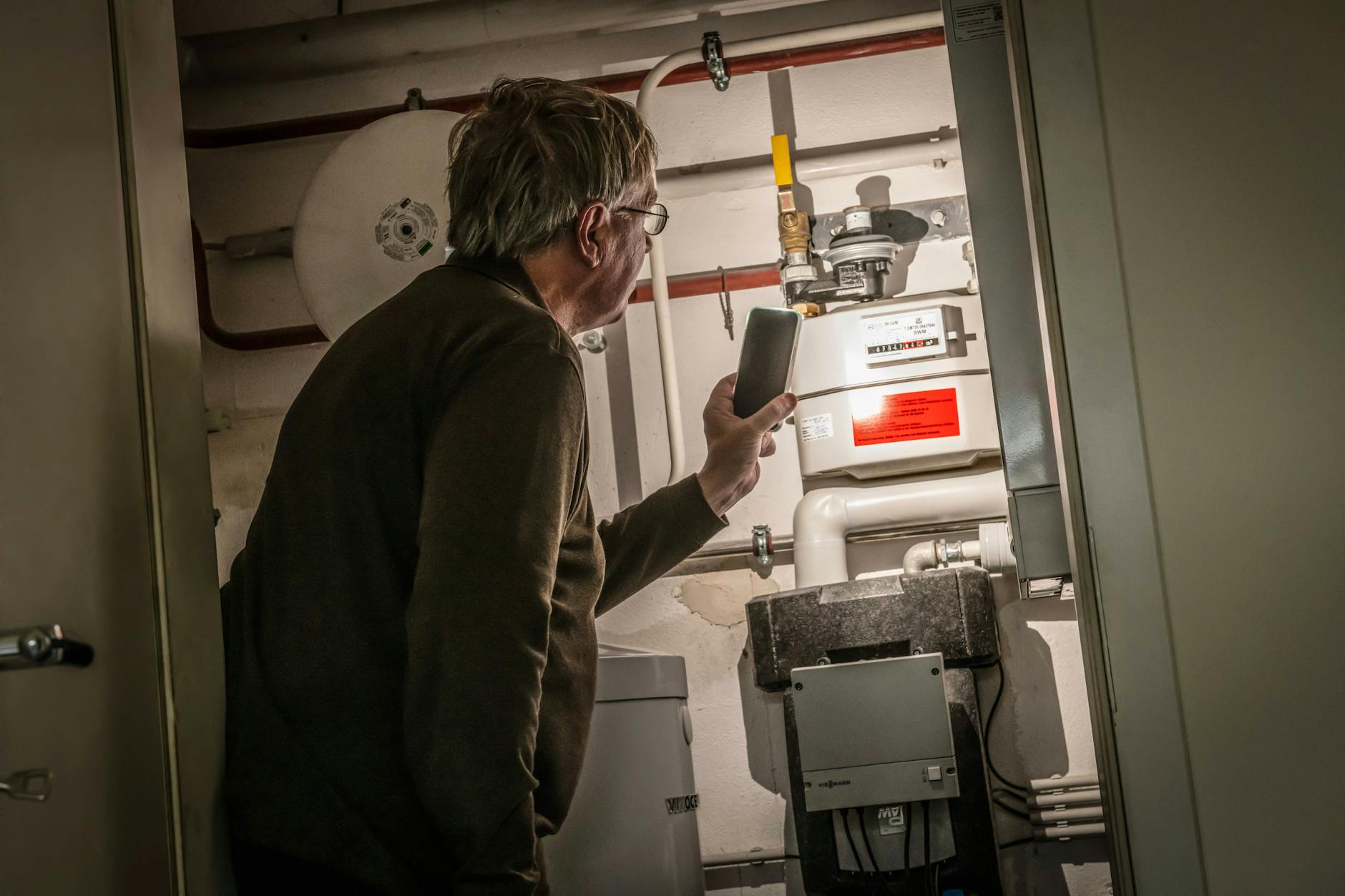 Dürfen die Menschen in Deutschland ab 2024 neue Gasheizungen einbauen, wenn sie auf Wasserstoff umrüstbar sind? Müssen sie auf die Fernwärme warten?