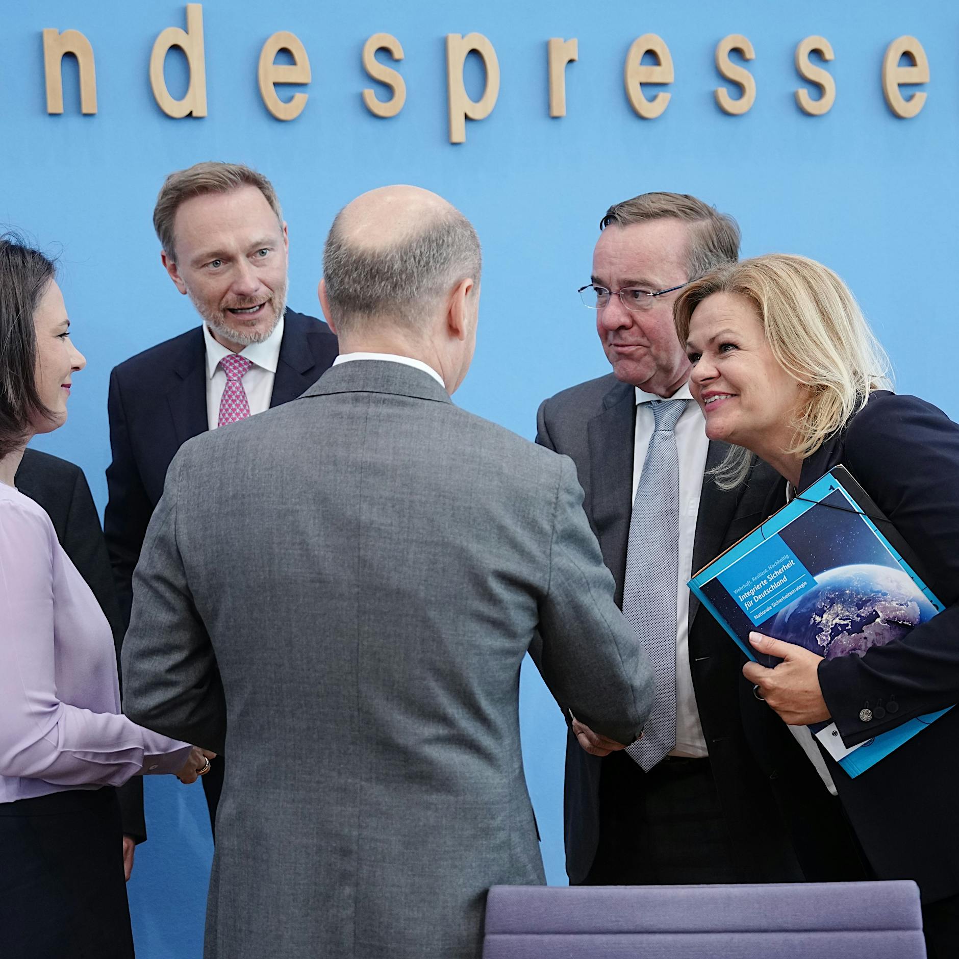 Nationale Sicherheit: Apotheken, Russland, China, Trinkwasser