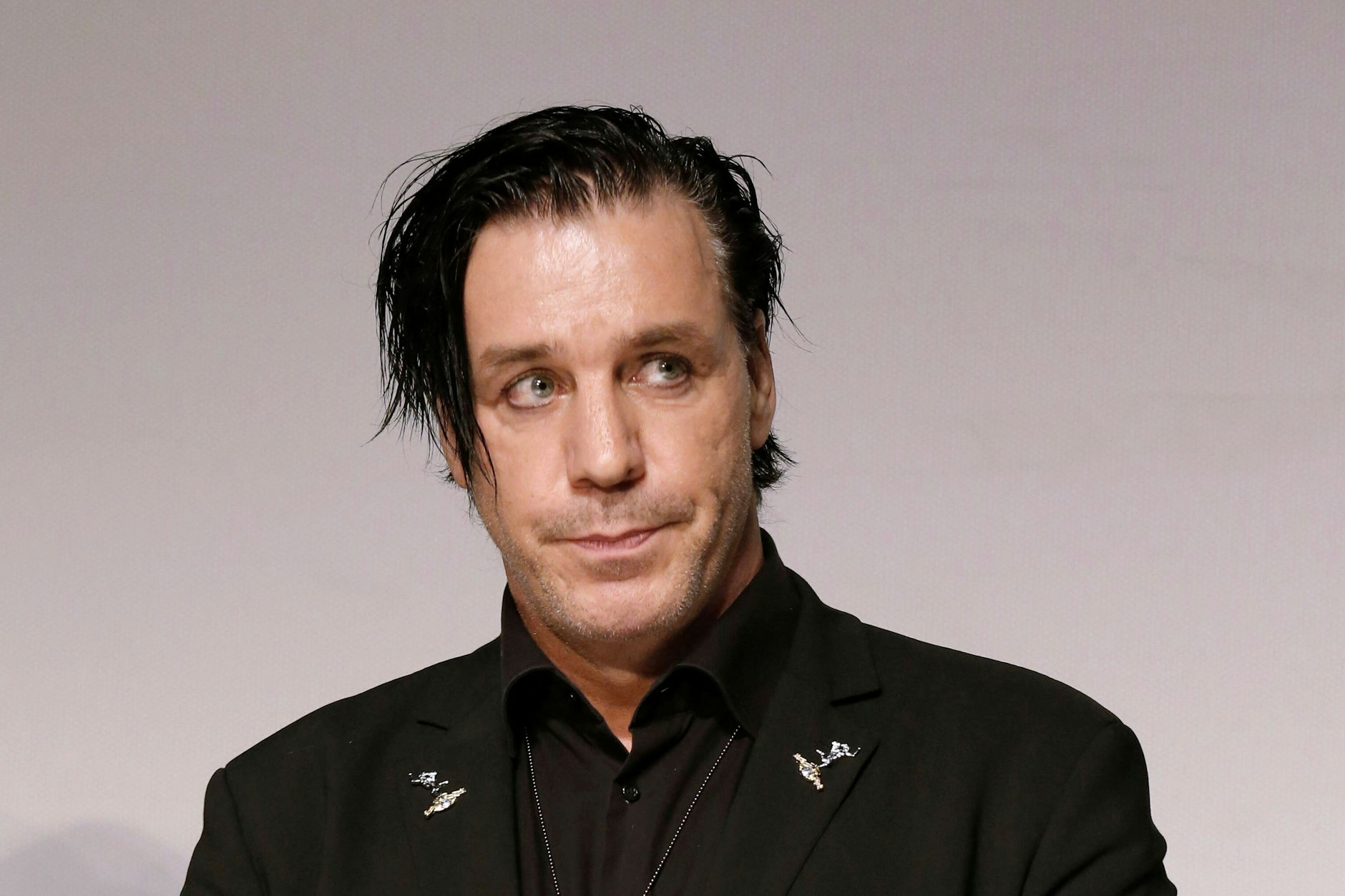 Sieht sich seit Tagen mit Vorwürfen mehrerer Frauen konfrontiert: Till Lindemann von Rammstein.
