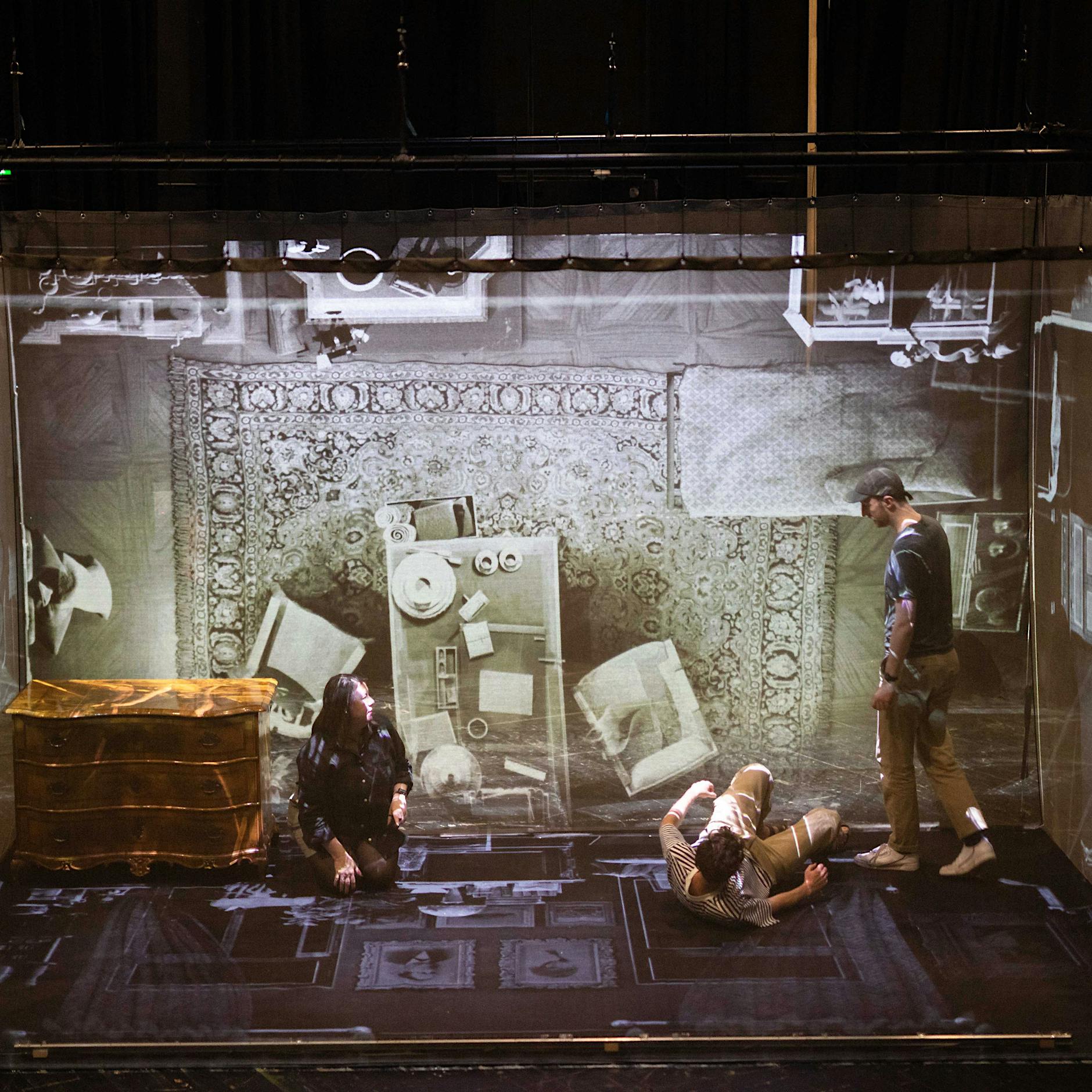 Theater aus Daten: Ein Möbelstück erzählt vom Holocaust