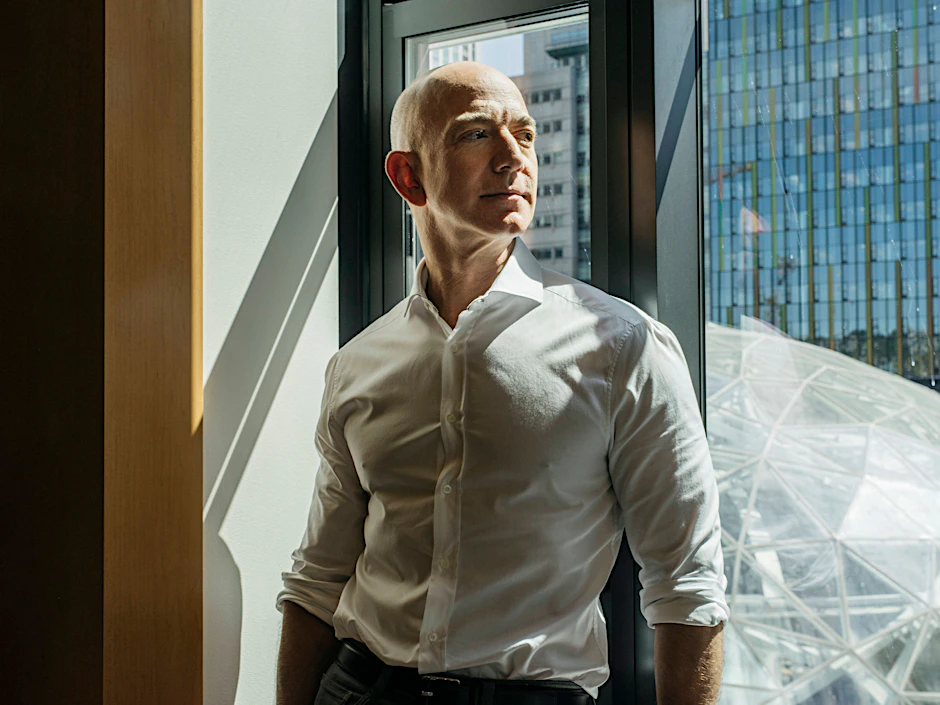 Amazon-Gründer Jeff Bezos bekundet in einem Deepfake-Video, dass er seine Ansicht über die Amazon-Ansiedlung in Berlin geändert hat.