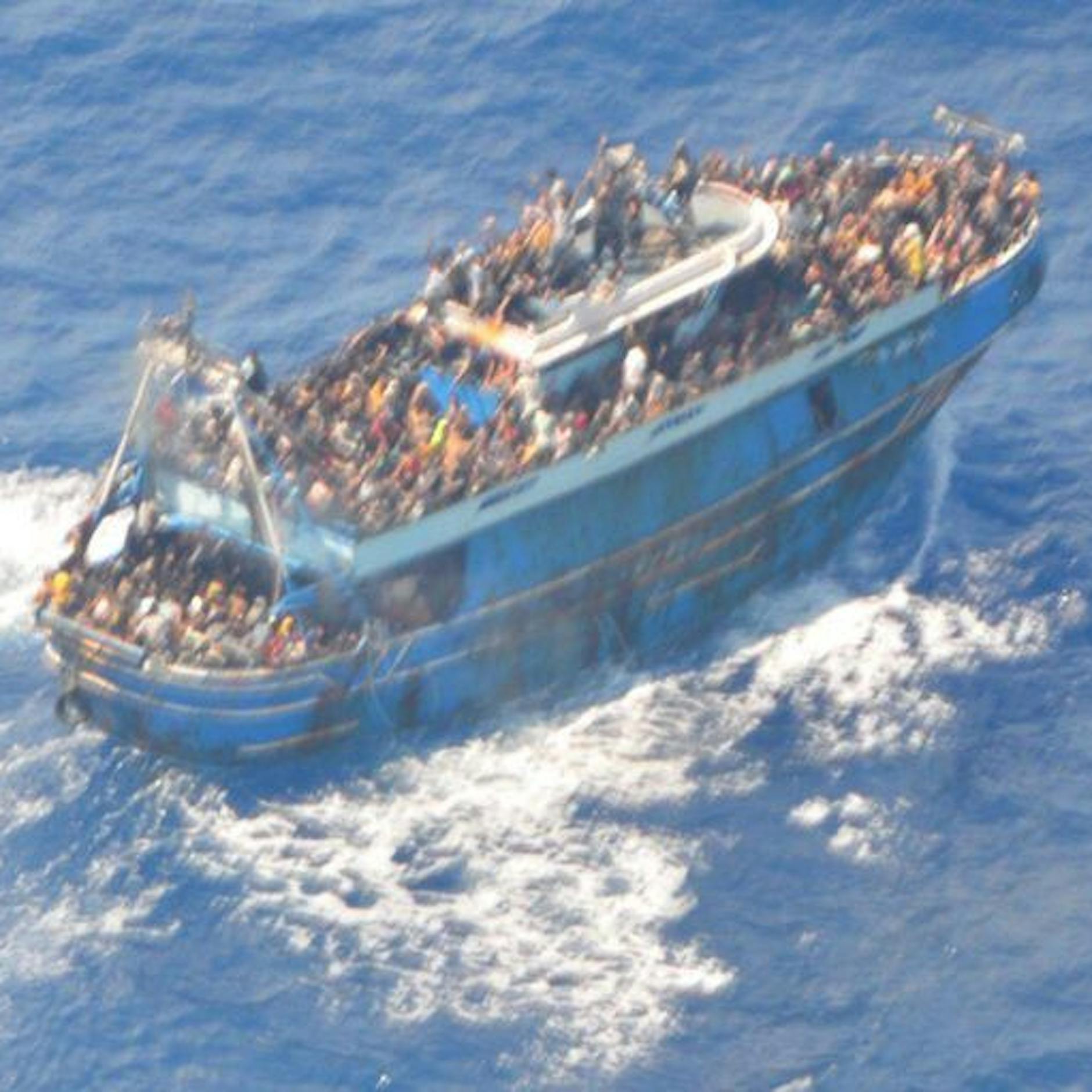 Tote bei Bootsunglück in Griechenland: Hunderte Flüchtlinge ertrunken, Suche geht weiter