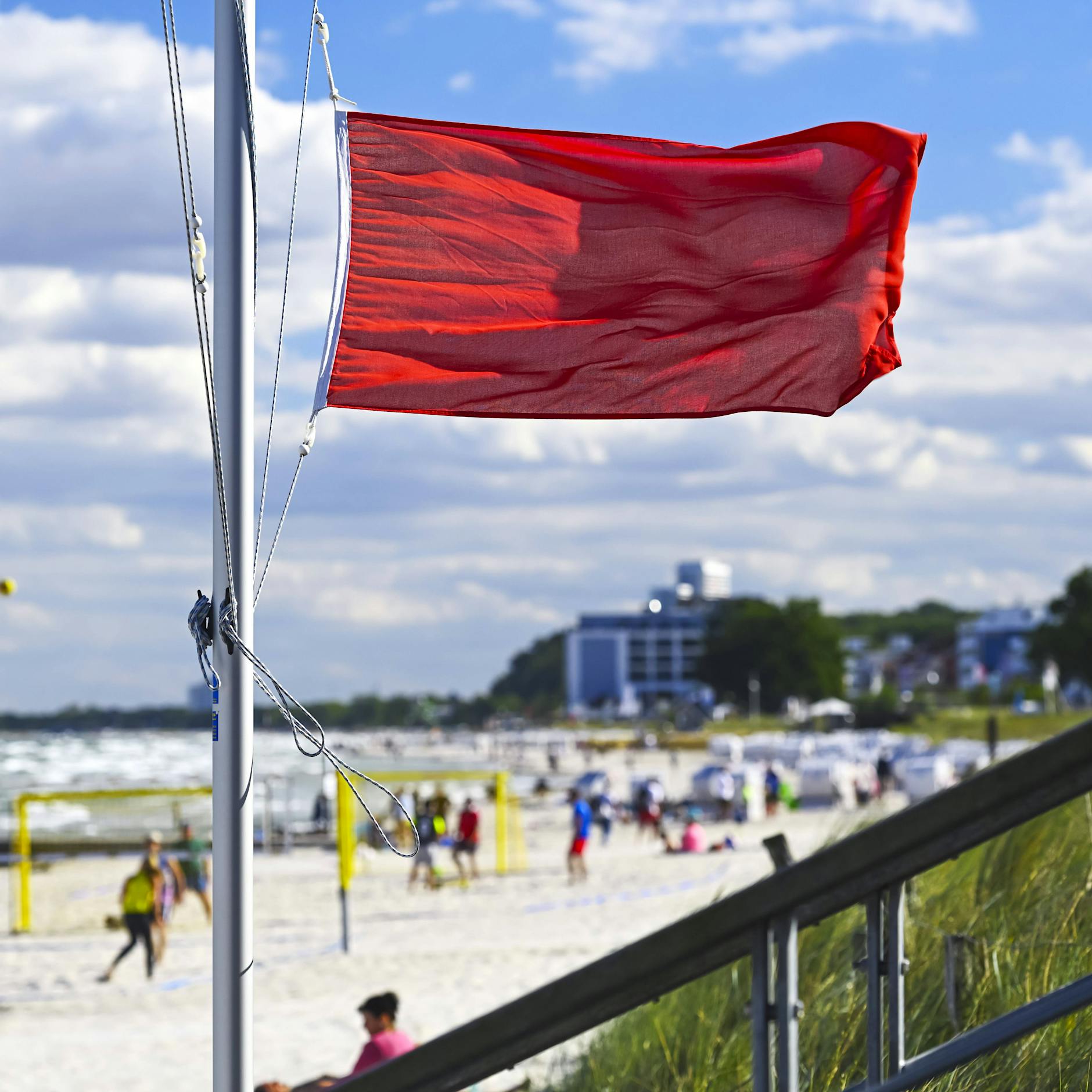 Lebensgefahr! Kennen Sie die Bedeutung der Flaggen am Strand?