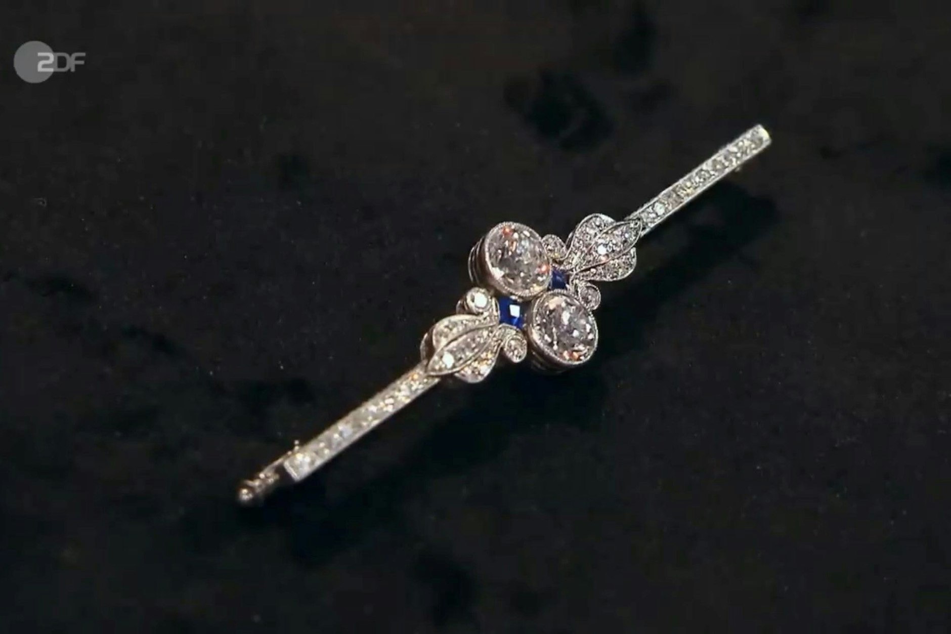 Diese Brosche soll bei „Bares für Rares“ verkauft werden.