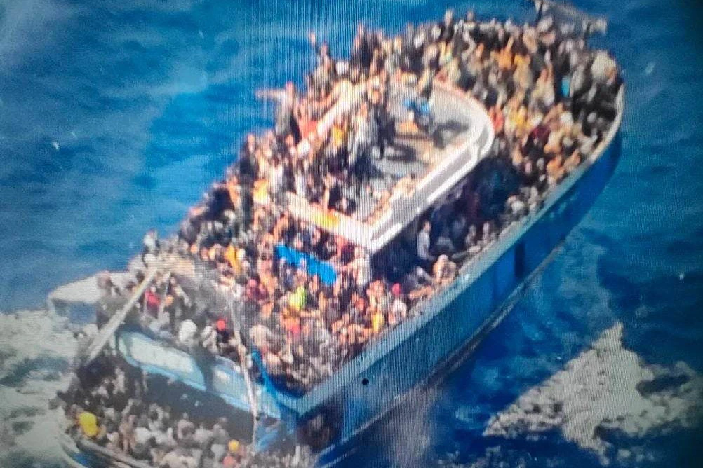 Die griechische Küstenwache veröffentlichte Mittwoch dieses Bild von dem völlig überfüllten Schiff.