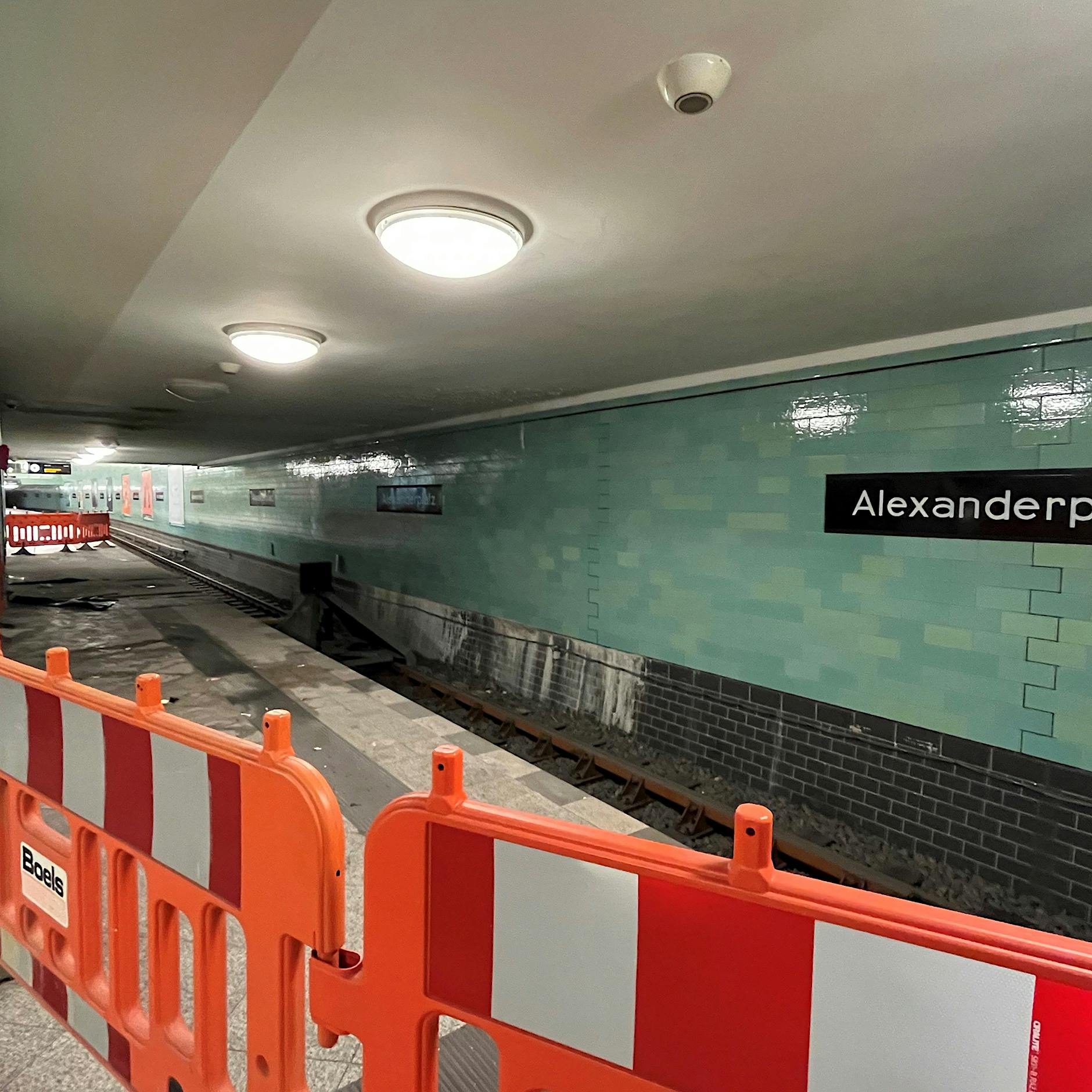 U5-Tunnel unter Alexanderplatz: Senatorin kann nicht sagen, wie es zum Wasserschaden kam