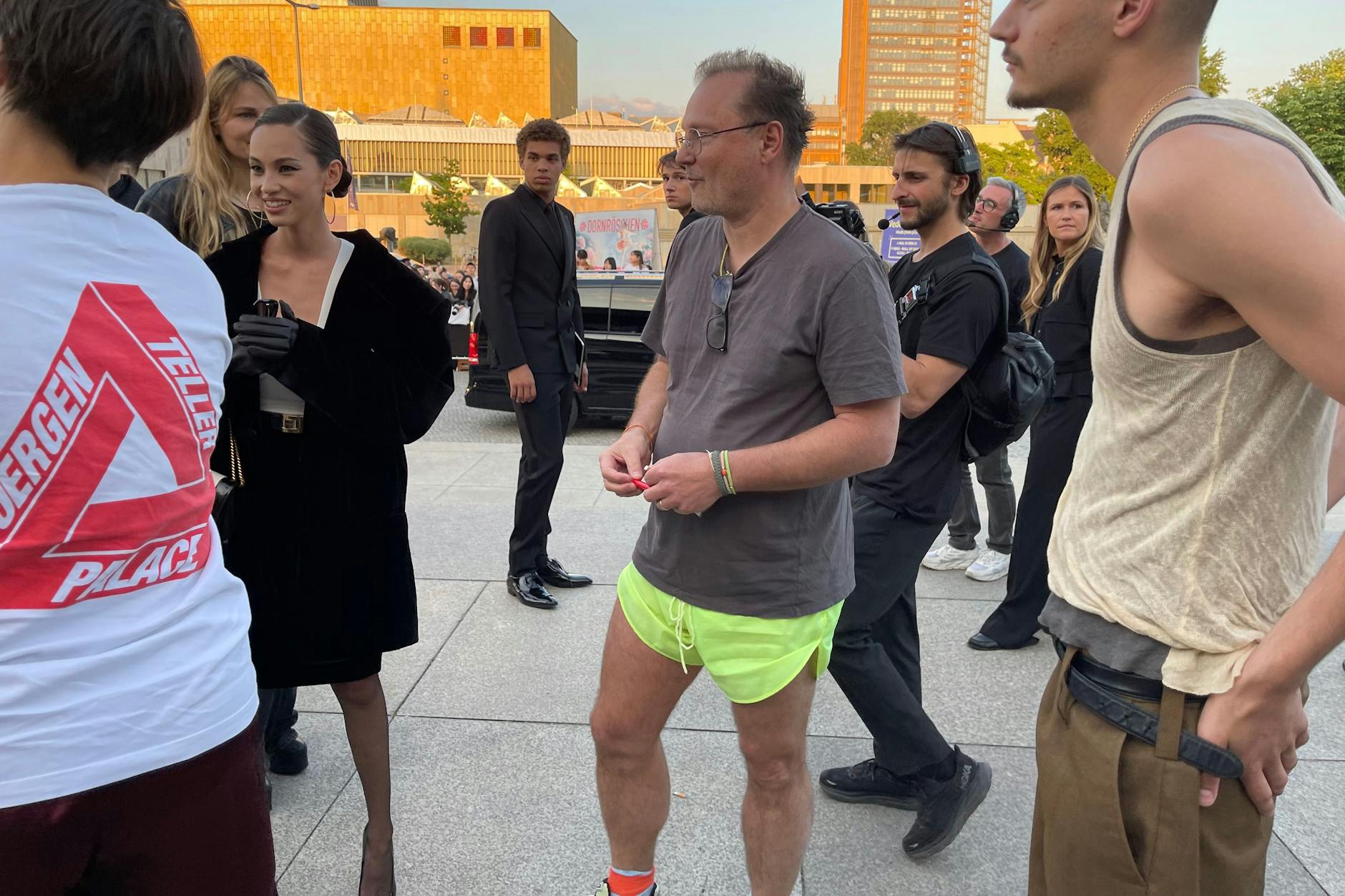 Juergen Teller kam in T-Shirt und Turnhose.