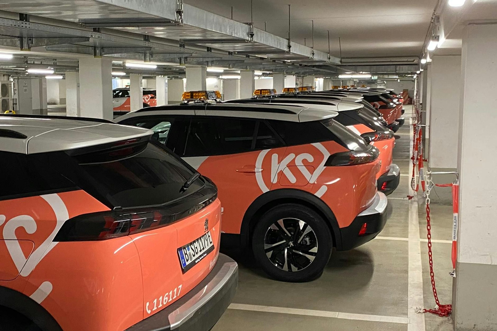 Die neuen Elektroautos dürfen im Auftrag der Kassenärztlichen Vereinigung Berlin derzeit nicht fahren.