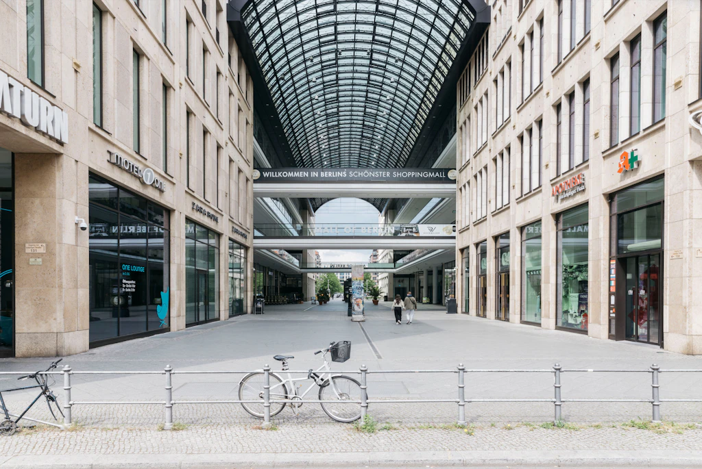 „Plural Perspectives“ in Tempelhof: Eine neue Version der Siegessäule