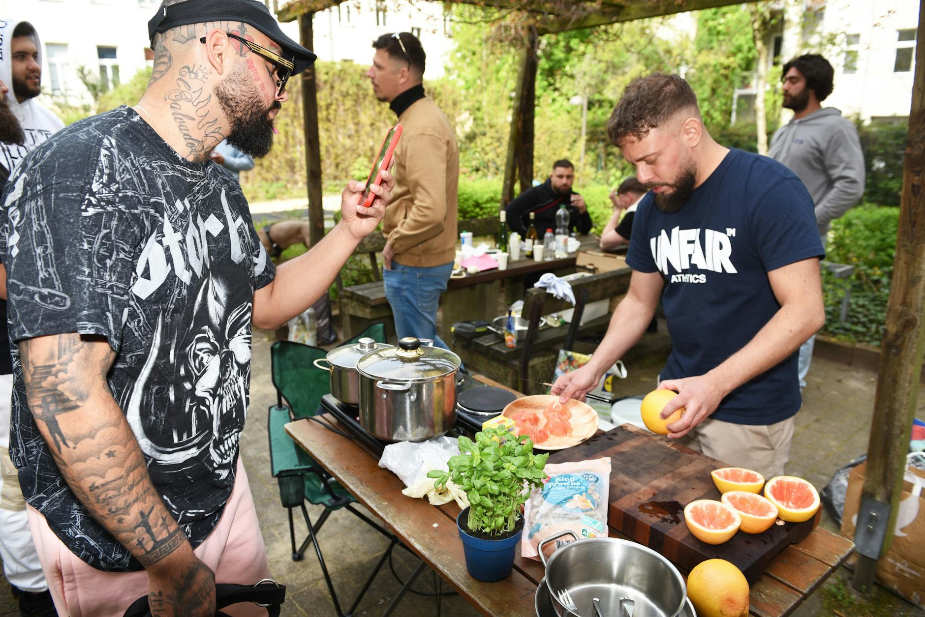 Jeder Handgriff sitzt und wird für Instagram festgehalten.