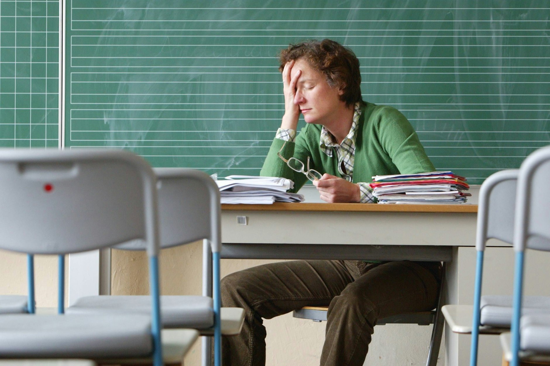 Arbeitsalltag in Deutschland: eine überlastete Lehrerin