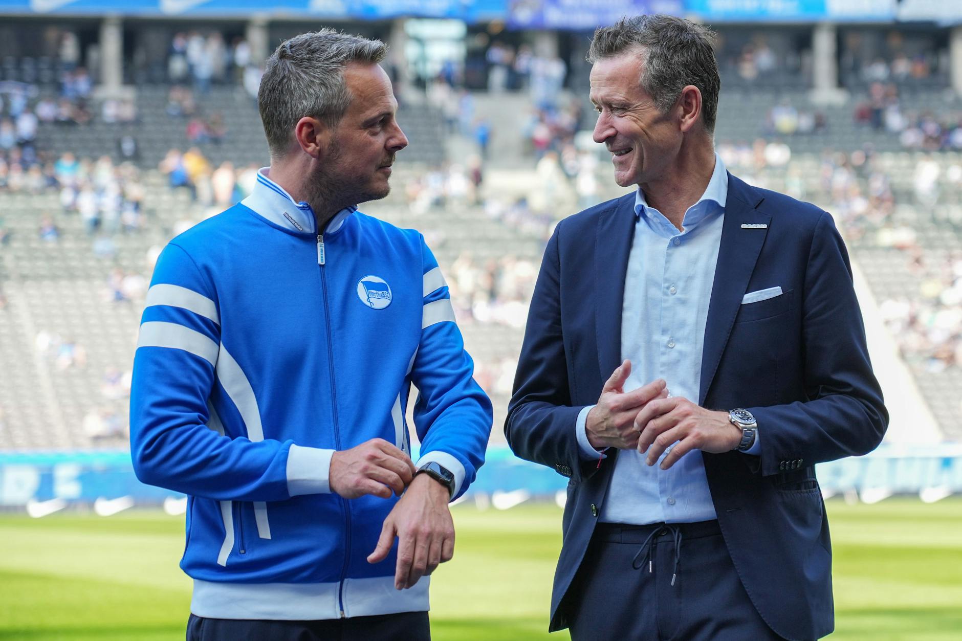 Die Uhr tickt. Hertha-Boss Kay Bernstein und Geschäftsführer Thomas E. Herrich (r.) haben die Konditionen für die Verlängerung der Anleihe noch mal aufgebessert.