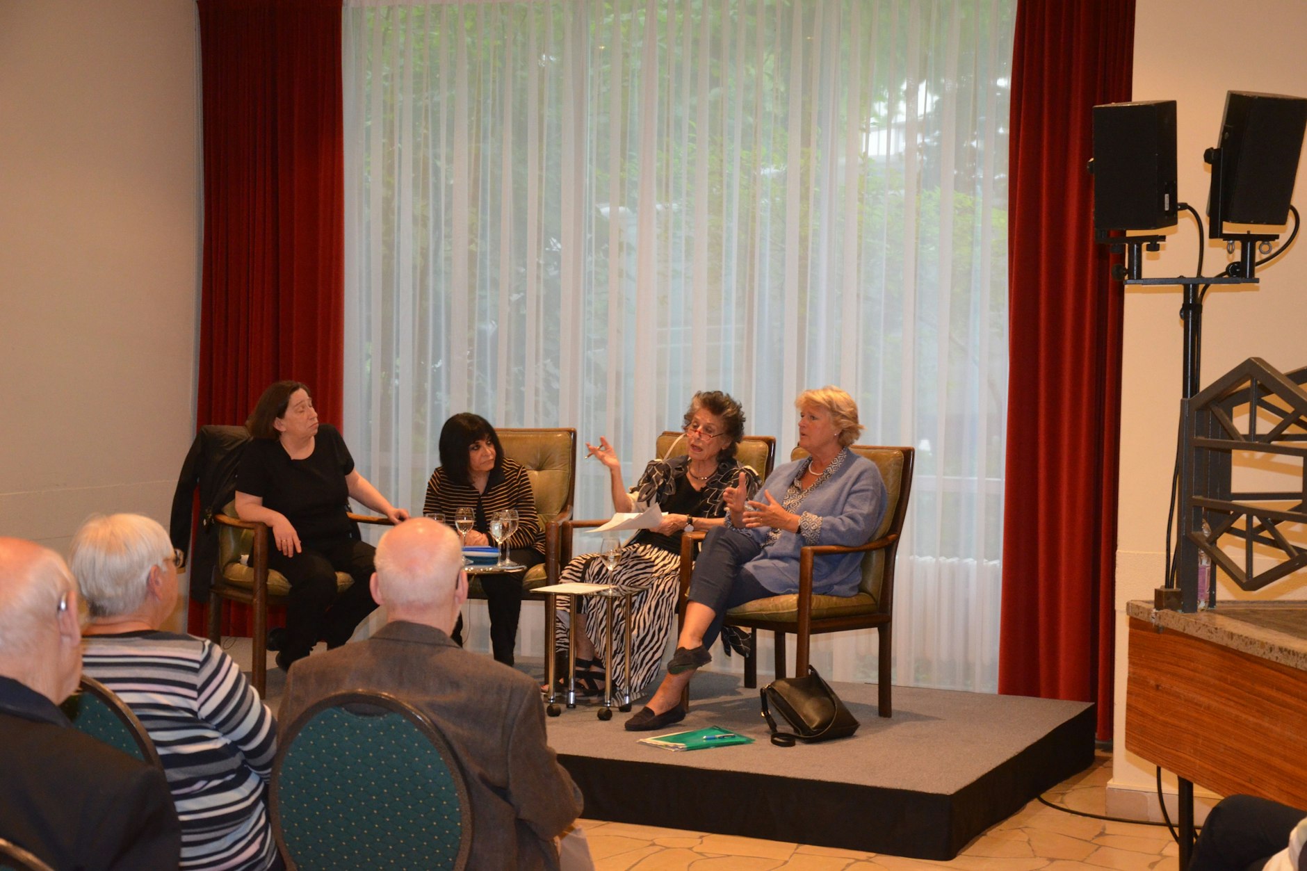 Es entwickelte sich eine rege Diskussion im St.-Michaels-Heim.